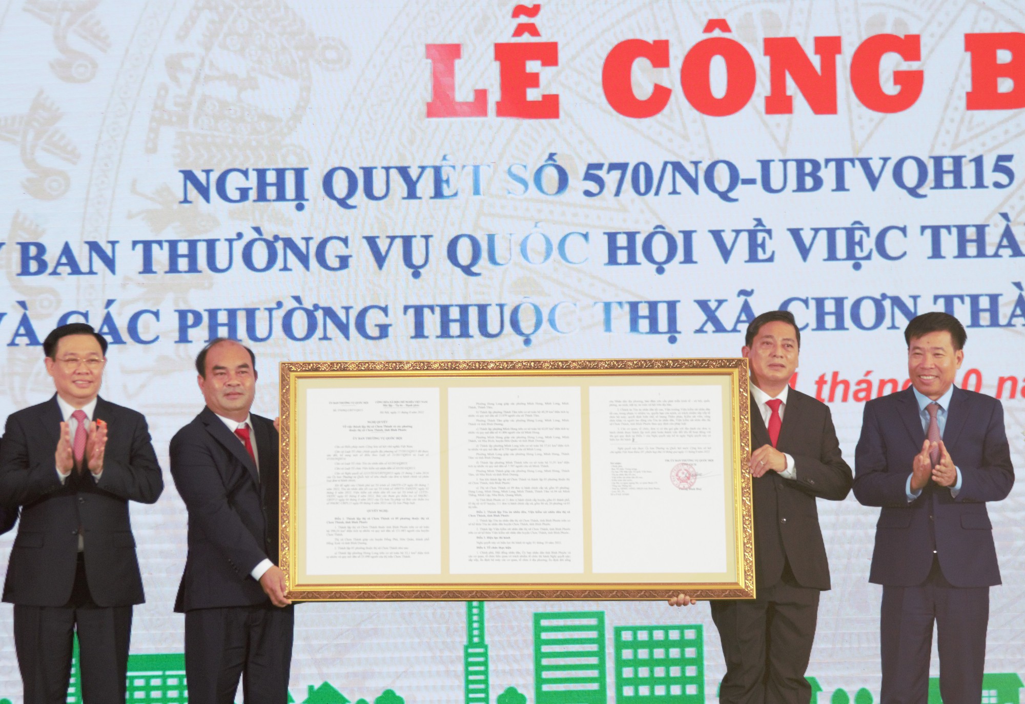 Chơn Th&agrave;nh l&ecirc;n thị x&atilde;, người d&acirc;n v&agrave; doanh nghiệp phải được phục vụ tốt hơn - Ảnh 1.
