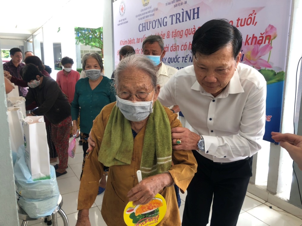 VWS hỗ trợ kh&aacute;m sức khỏe miễn ph&iacute; cho người cao tuổi - Ảnh 2.