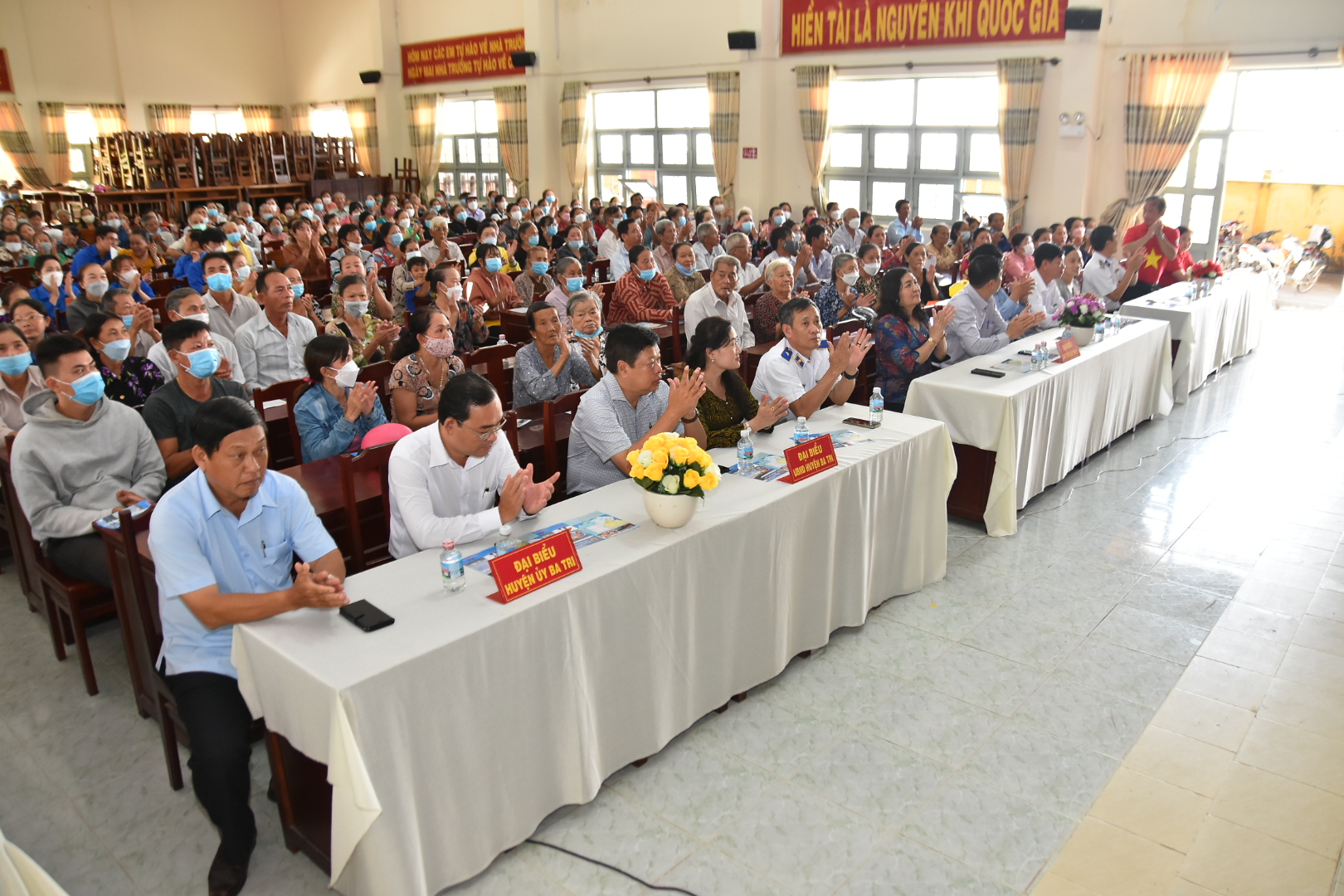Th&ecirc;m 2.000 l&aacute; cờ Tổ quốc tặng ngư d&acirc;n tỉnh Bến Tre - Ảnh 16.