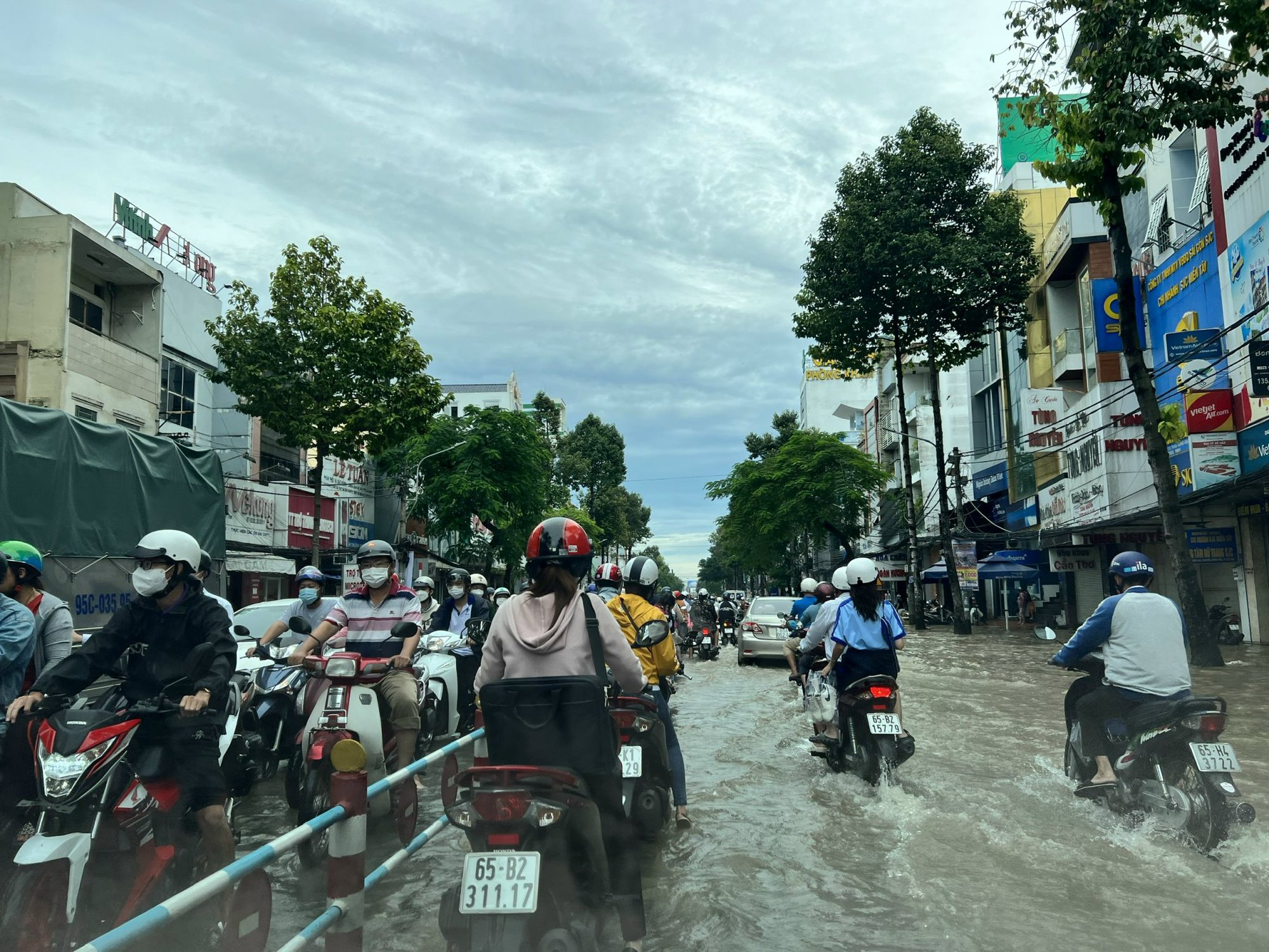 Triều cường dâng cao, Cần Thơ cho học sinh học tại nhà 3 ngày - Ảnh 1.