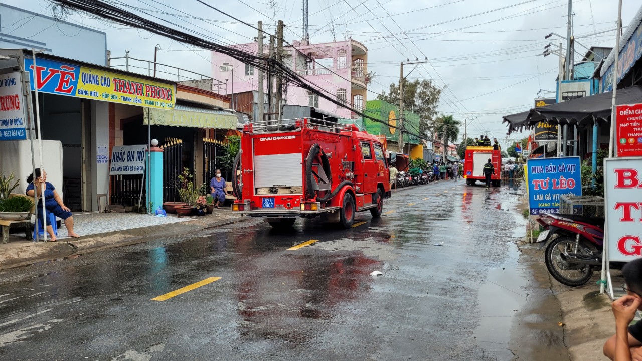 Cụ b&agrave; bị tai biến chết thảm trong đ&aacute;m ch&aacute;y ở An Giang - Ảnh 2.
