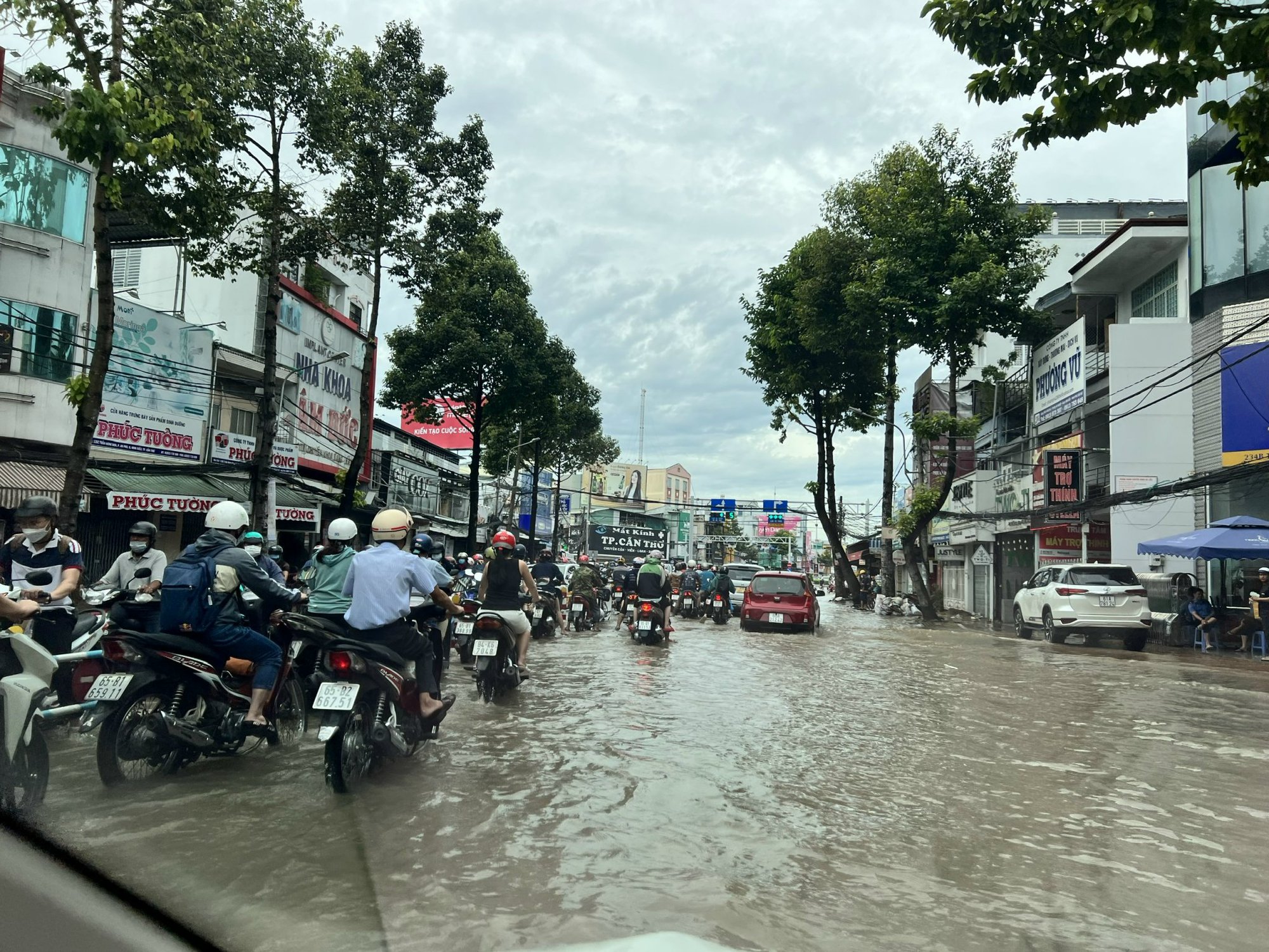 Triều cường dâng cao, Cần Thơ cho học sinh học tại nhà 3 ngày - Ảnh 7.