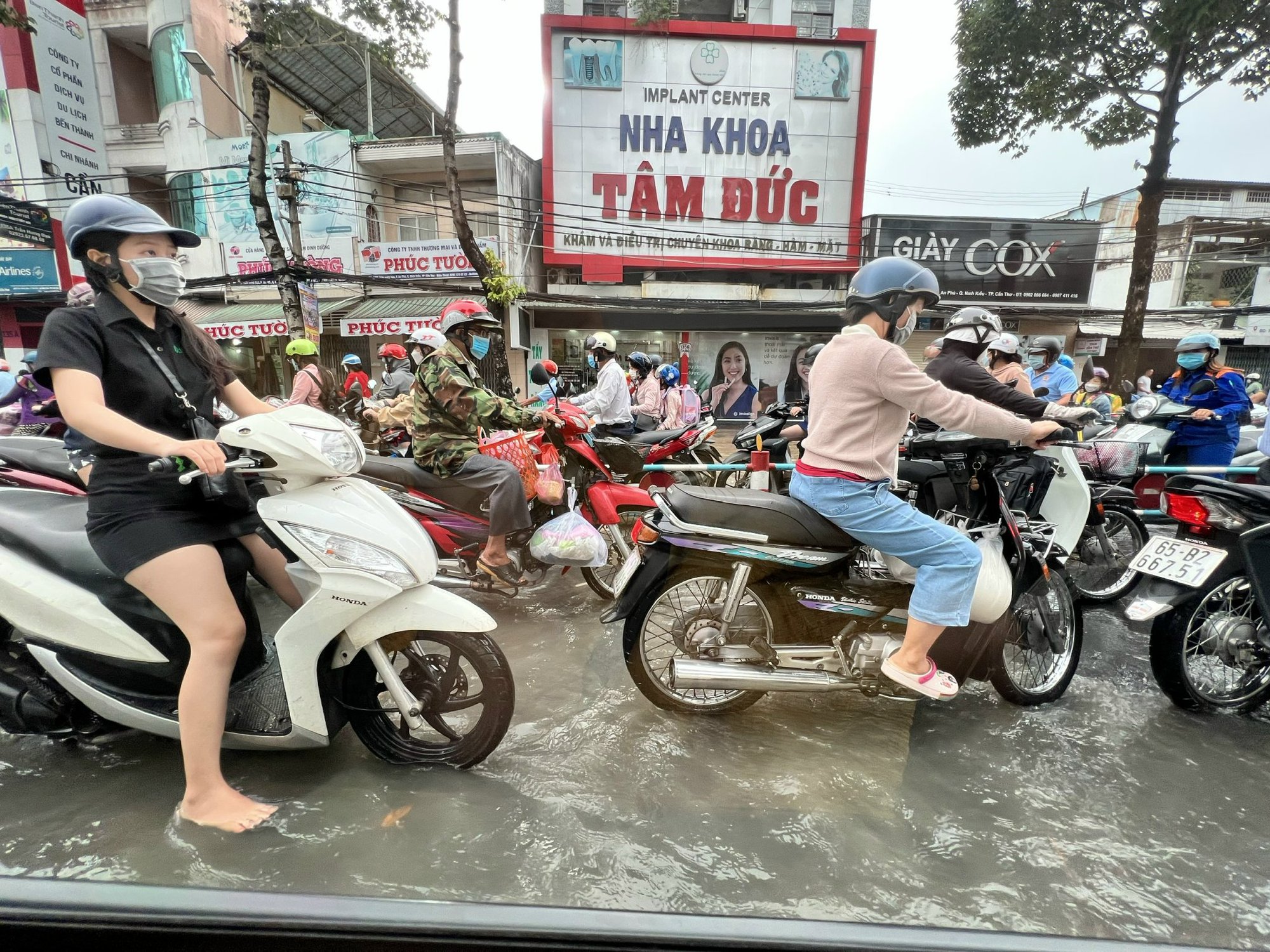 Triều cường dâng cao, Cần Thơ cho học sinh học tại nhà 3 ngày - Ảnh 8.