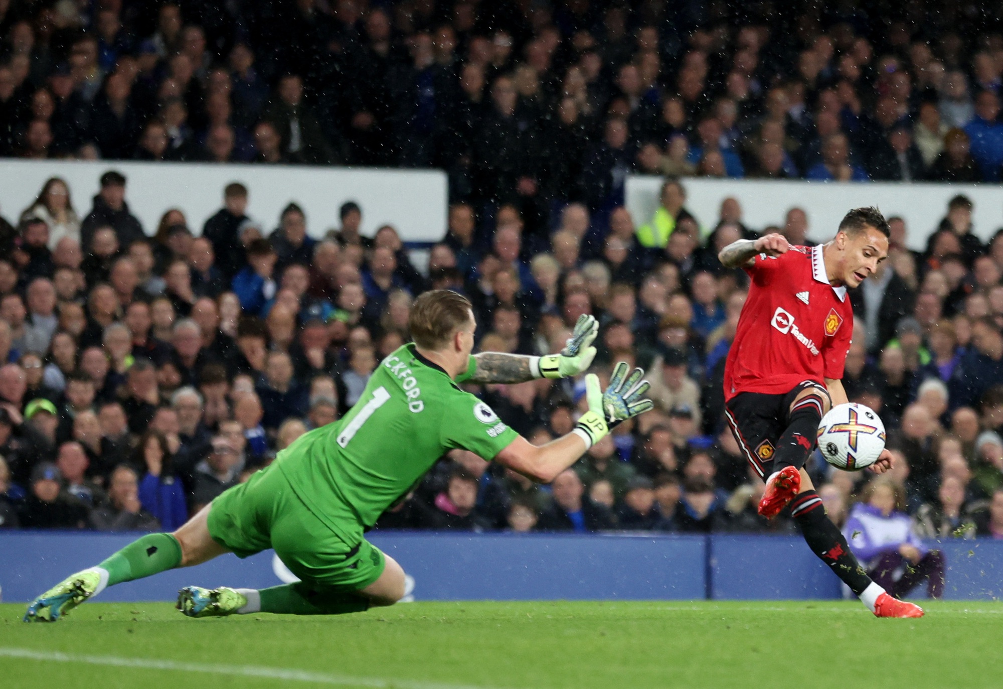 Ronaldo ghi bàn thứ 700, Man United ngược dòng hạ gục Everton - Ảnh 4.