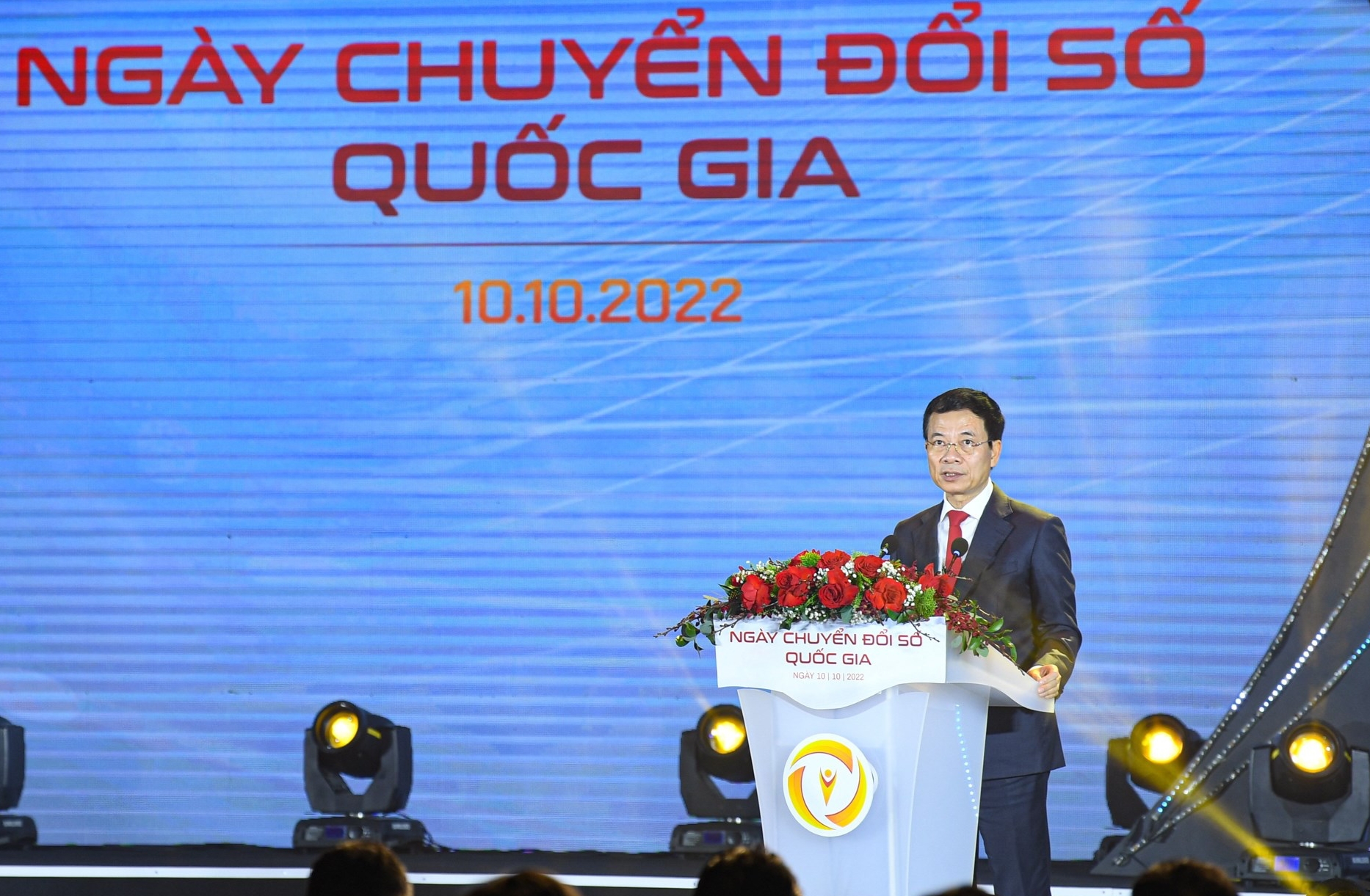 Thủ tướng: Chuyển đổi số phải để người d&acirc;n, doanh nghiệp hưởng lợi - Ảnh 2.
