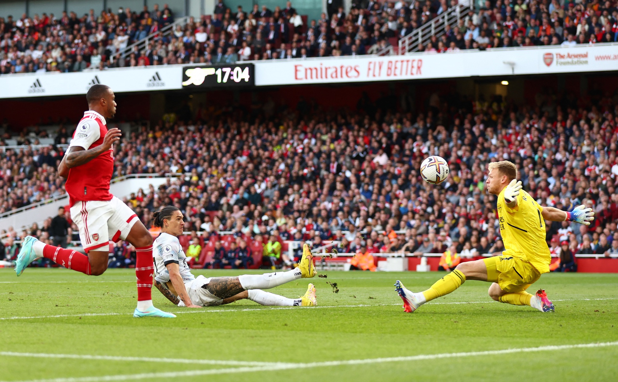 Quật ngã Liverpool, Arsenal tái chiếm ngôi đầu Ngoại hạng Anh - Ảnh 3.