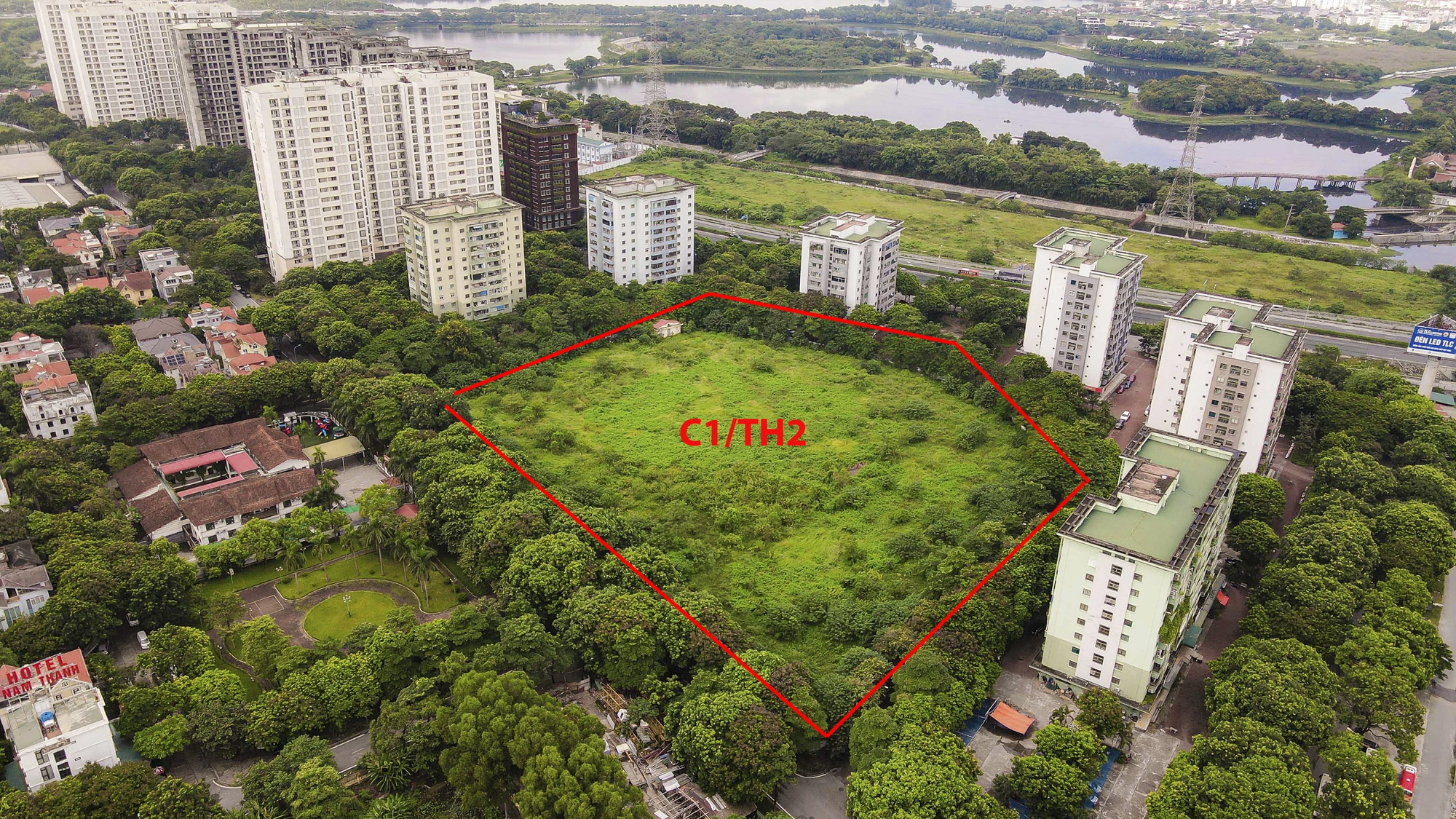 Bên trong những lô đất quây tôn 20 năm mà Hà Nội quyết đòi để xây trường có gì? - Ảnh 10.
