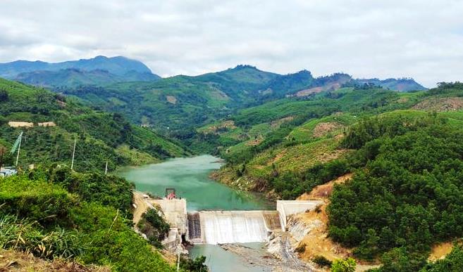 Quảng Ng&atilde;i: Sạt lở nghi&ecirc;m trọng tại thủy điện, kh&ocirc;ng li&ecirc;n lạc được với trực ban - Ảnh 3.