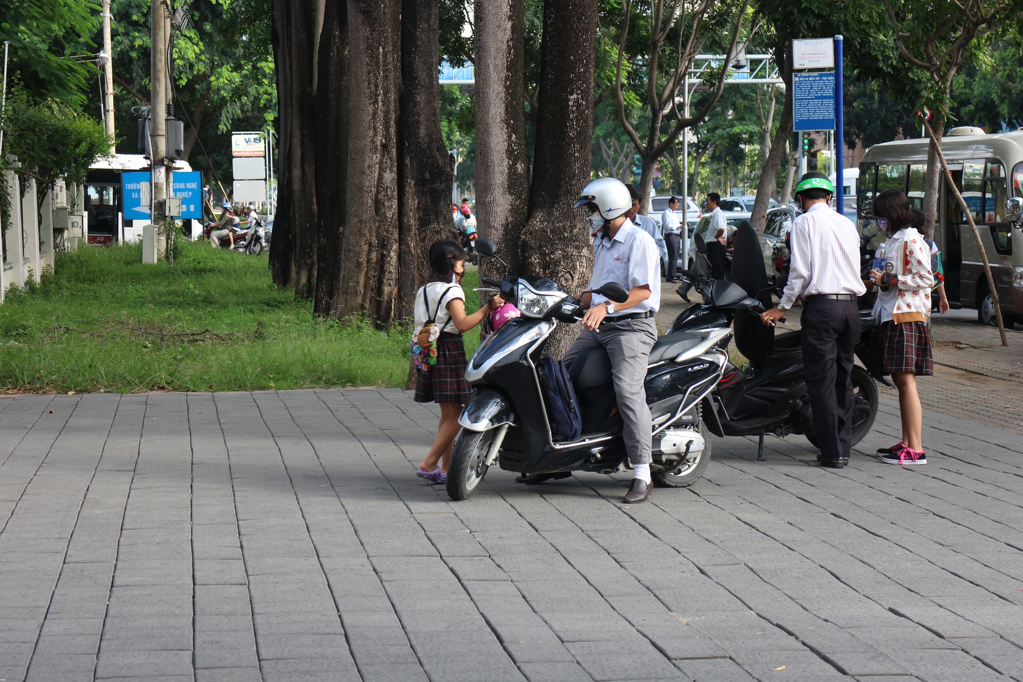 Lùi giờ học, phụ huynh - học sinh đỡ căng thẳng