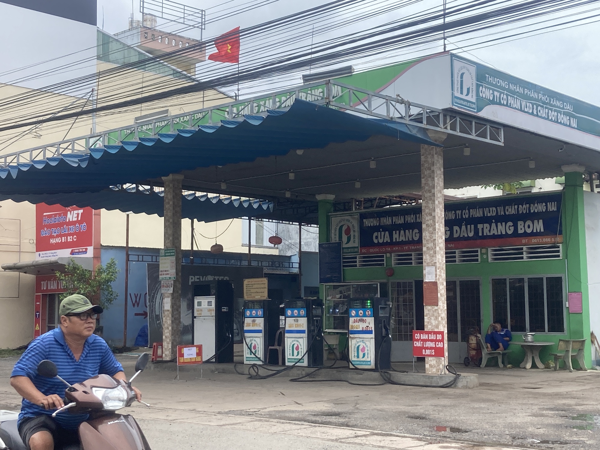 Biển báo hết xăng độc nhất vô nhị ở Đồng Nai - Ảnh 4.