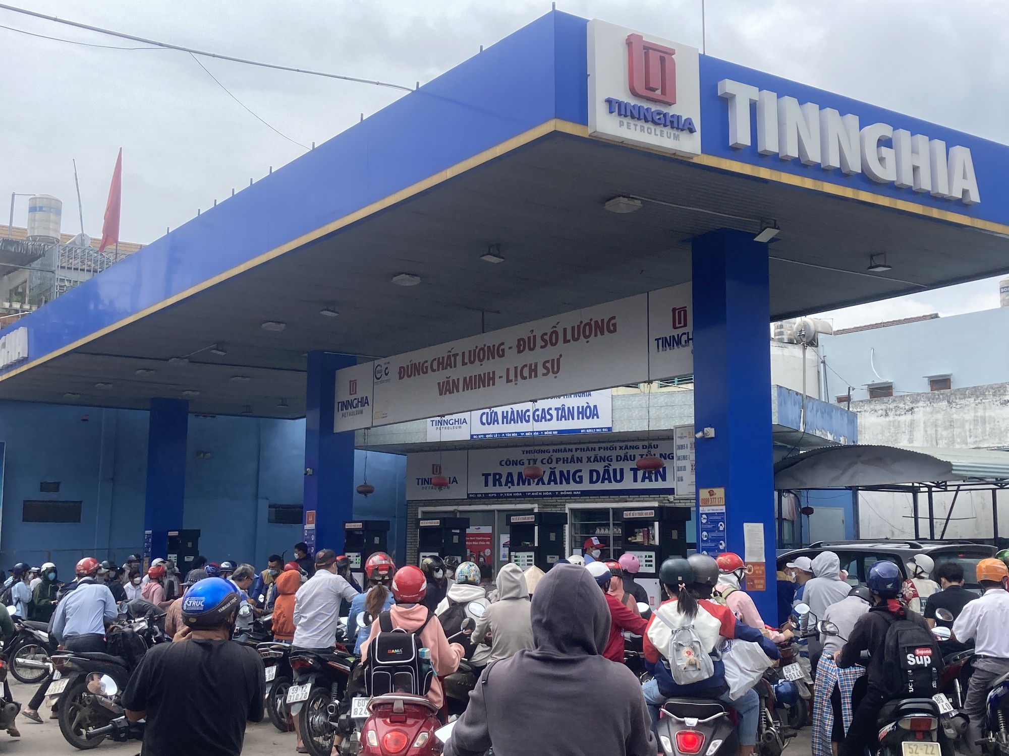 Biển báo hết xăng "độc nhất vô nhị" ở Đồng Nai