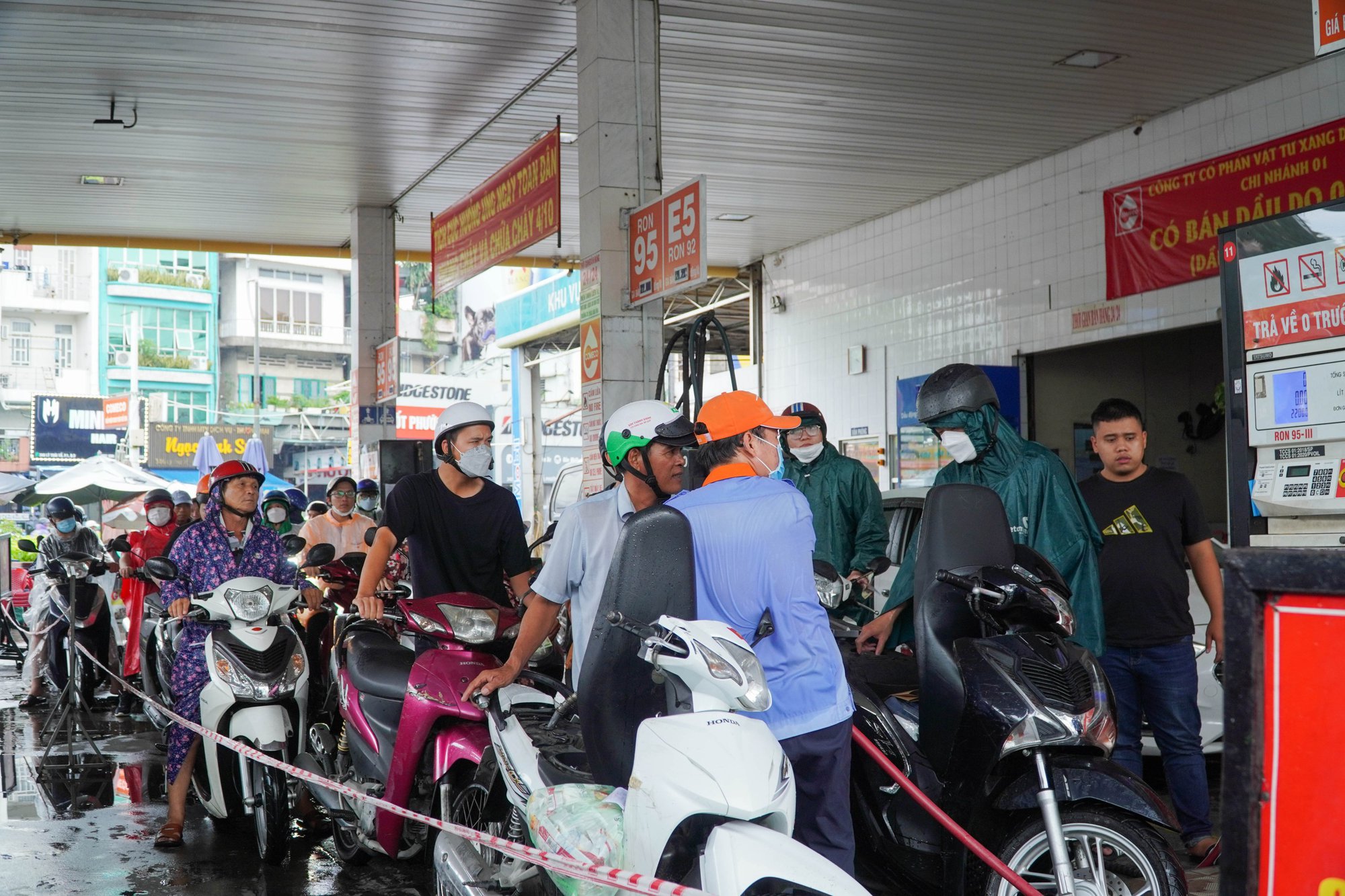 Hàng trăm cây xăng đóng cửa: Bất cập trong điều hành của Liên bộ Công Thương - Tài chính
