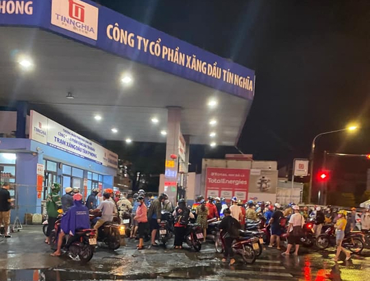 Đồng Nai: Bán xăng dạo trước trạm xăng với giá khủng - Ảnh 6.