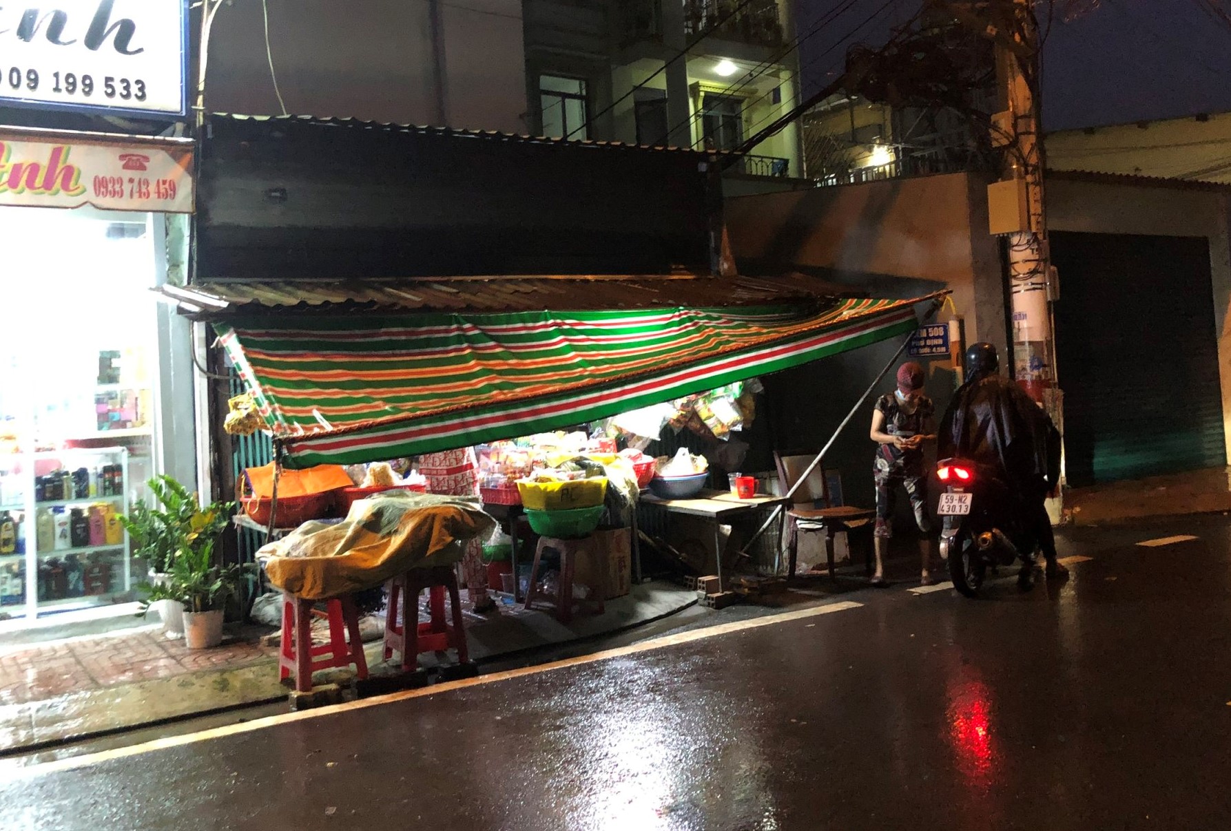 TP HCM: Cảnh bất ngờ ở con đường bì bõm mỗi khi triều cường - Ảnh 7.