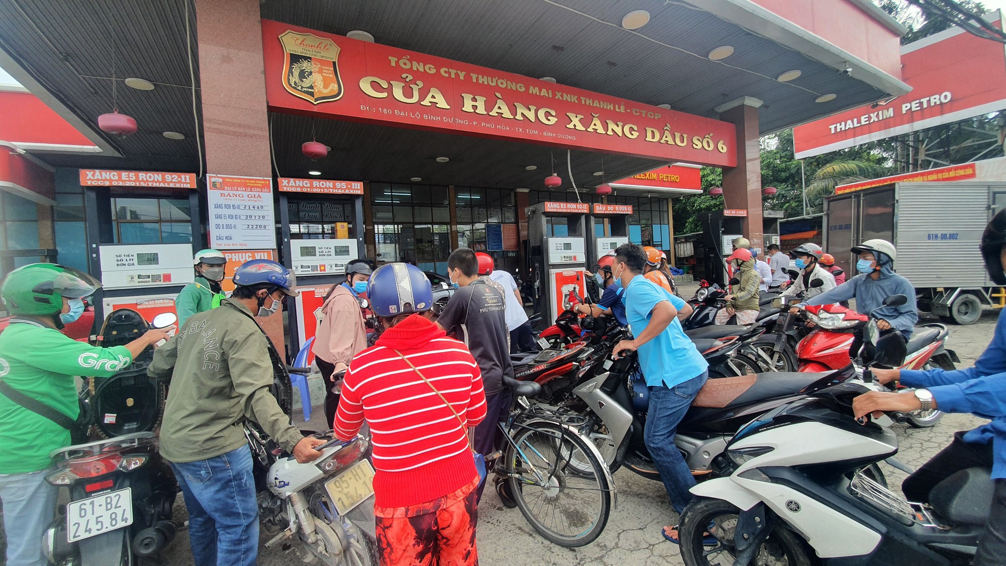 Doanh nghiệp xăng dầu lớn ở Bình Dương nói gì về tình trạng khan hiếm? - Ảnh 2.