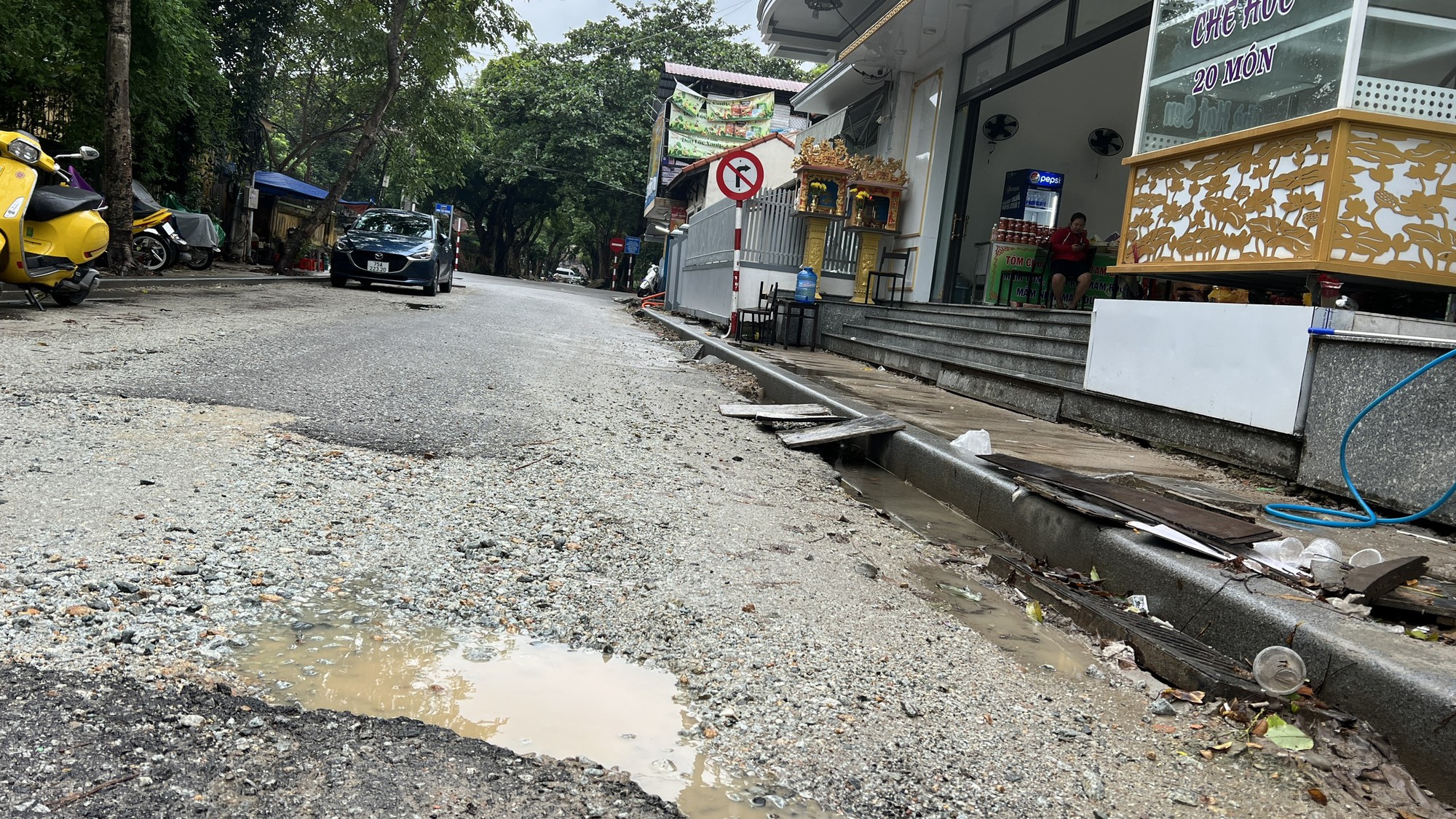 Đơn vị thi c&ocirc;ng đường hứa l&egrave;o&rdquo;, người d&acirc;n v&ugrave;ng nội th&agrave;nh Huế phải khổ theo - Ảnh 4.