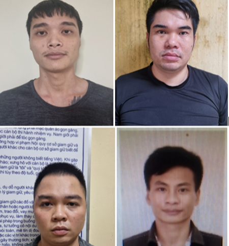 Va chạm giao th&ocirc;ng, 4 thanh ni&ecirc;n truy đuổi ch&eacute;m người đi &ocirc;t&ocirc; ngay tại cổng bệnh viện - Ảnh 1.