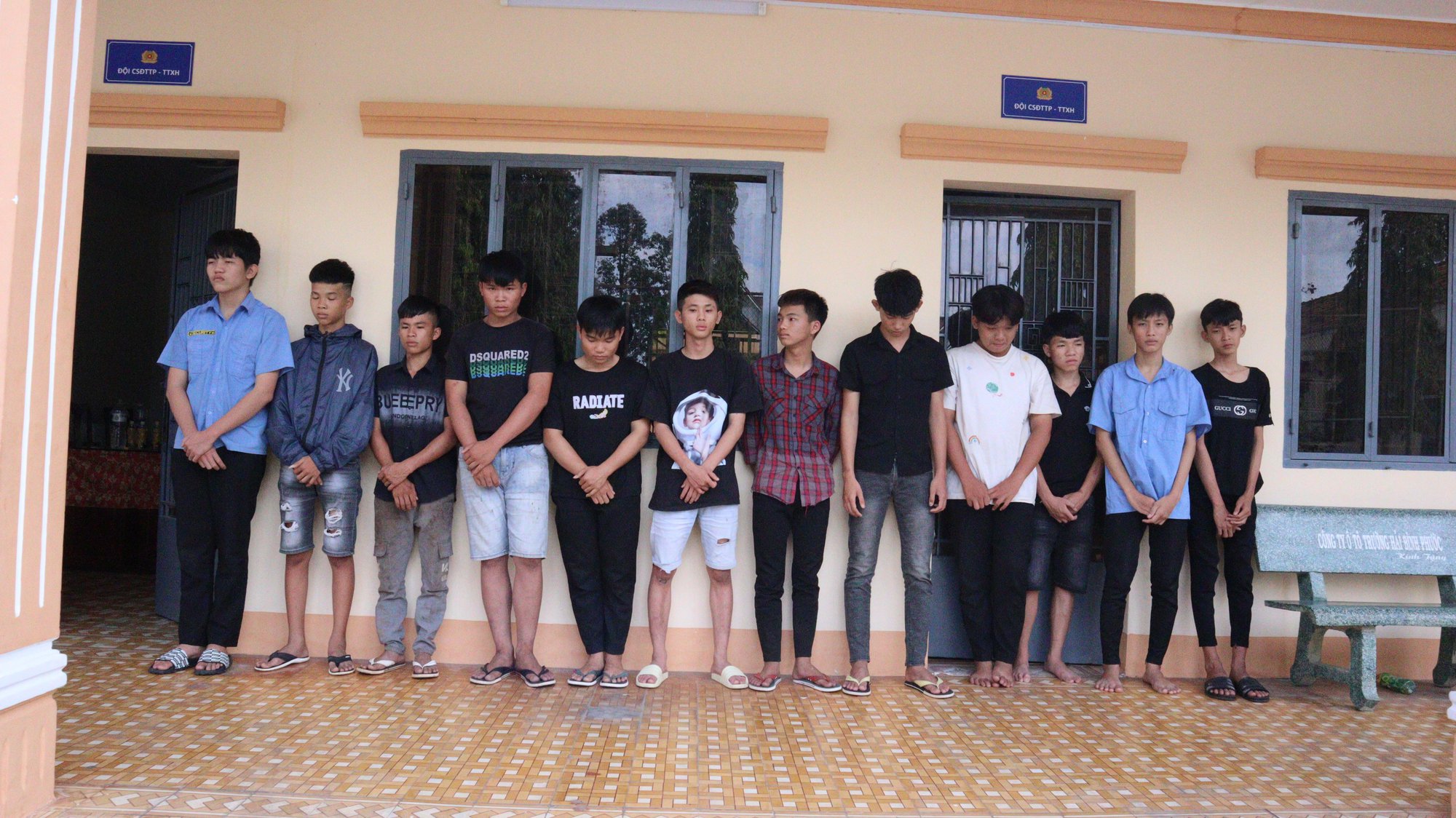 Bắt thủ phạm 2 vụ đ&aacute;nh đập rồi cướp l&uacute;c nửa đ&ecirc;m ở Đồng Xo&agrave;i  - Ảnh 1.