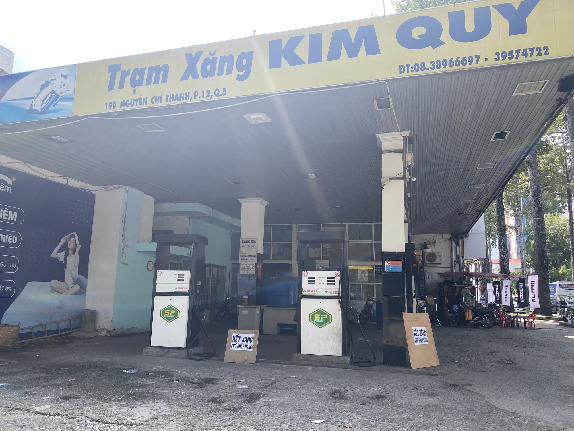 To&agrave;n cảnh c&acirc;y xăng ở TP HCM từ s&aacute;ng đến chiều 12-10 - Ảnh 5.