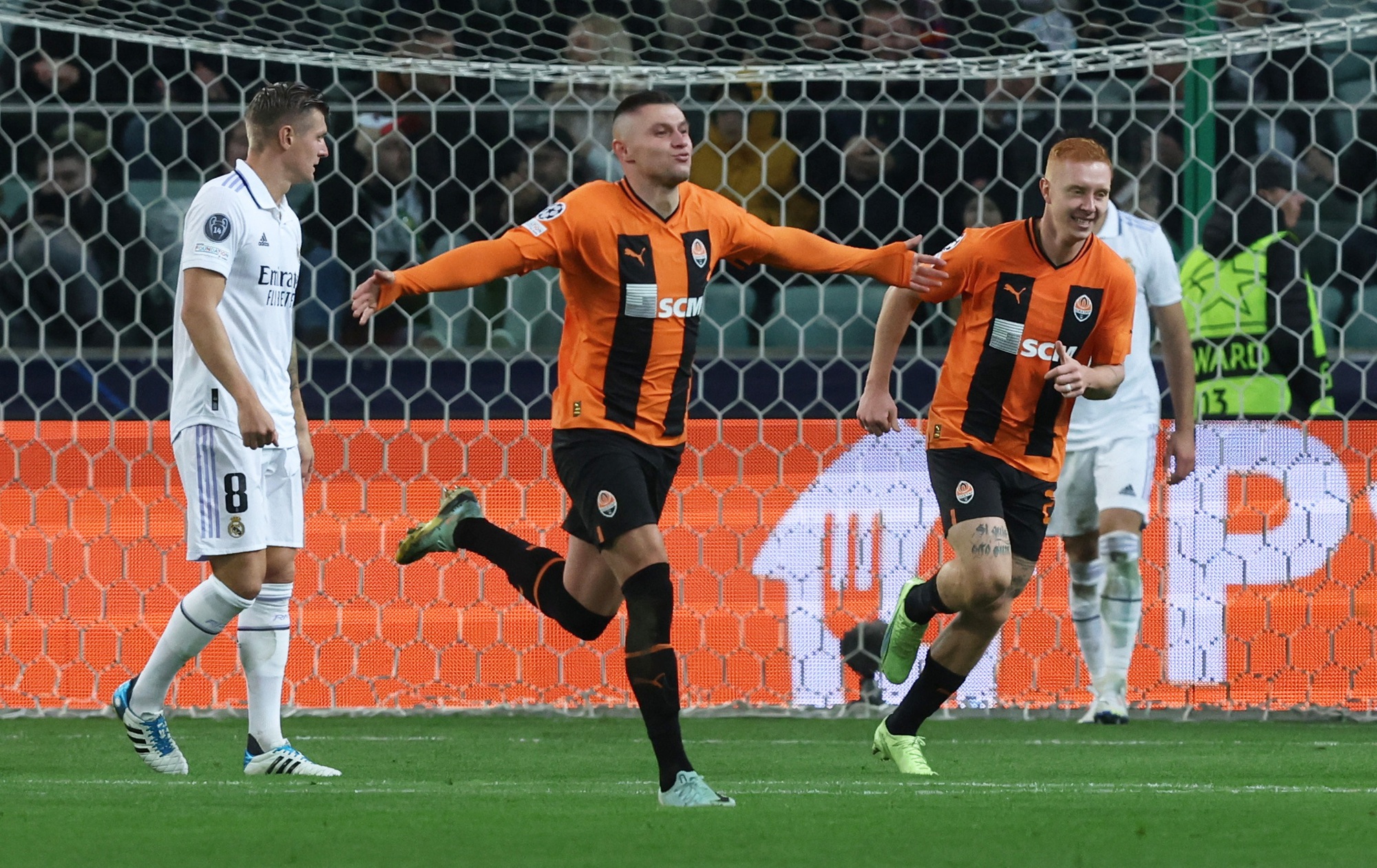 Rudiger đổ m&aacute;u kiếm trận h&ograve;a, Real Madrid chia điểm nghẹt thở Shakhtar Donetsk - Ảnh 4.