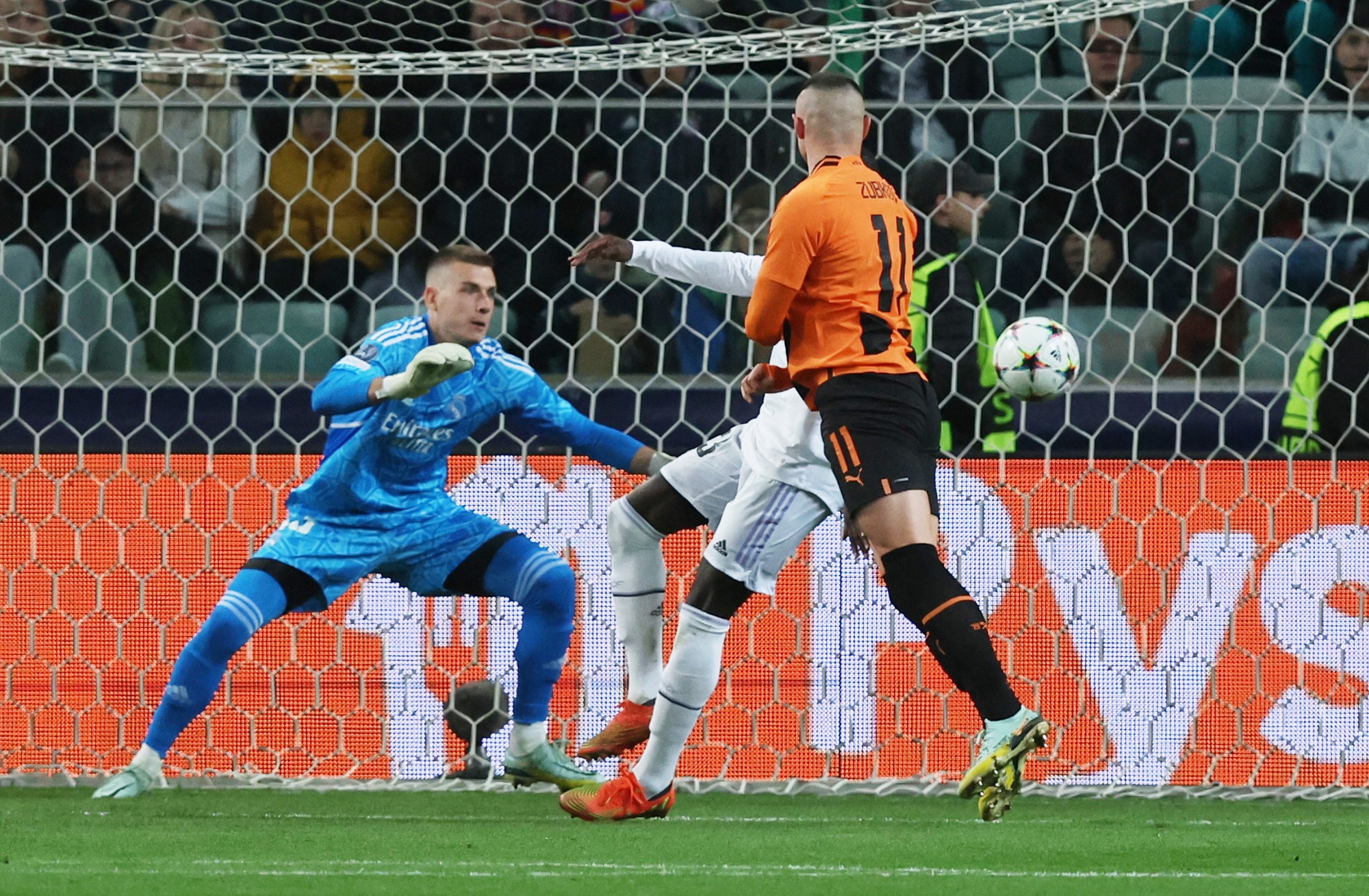 Rudiger đổ m&aacute;u kiếm trận h&ograve;a, Real Madrid chia điểm nghẹt thở Shakhtar Donetsk - Ảnh 3.