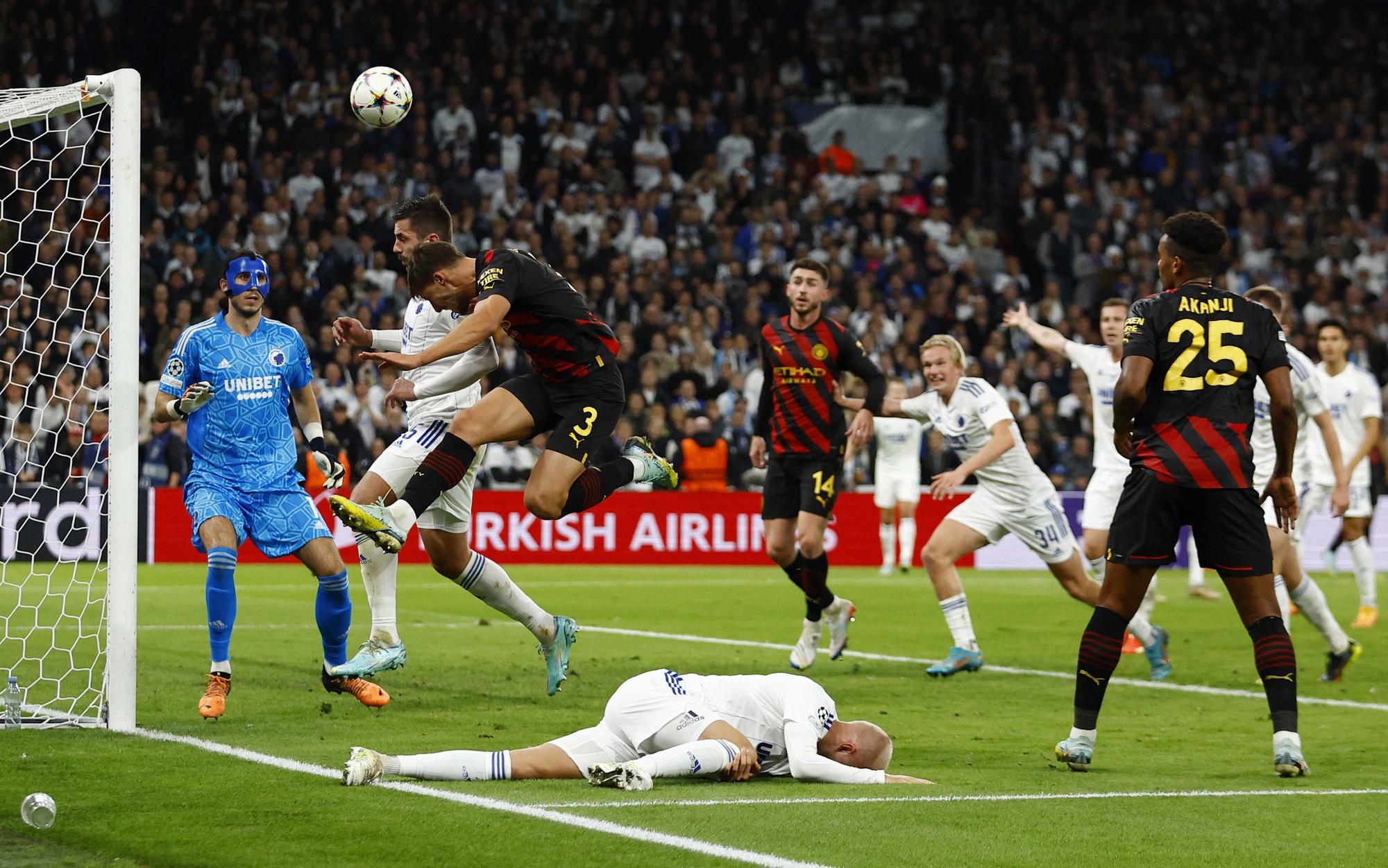 S&aacute;t thủ Haaland kh&ocirc;ng được ra s&acirc;n, Man City bị chủ nh&agrave; Copenhagen cầm h&ograve;a - Ảnh 7.