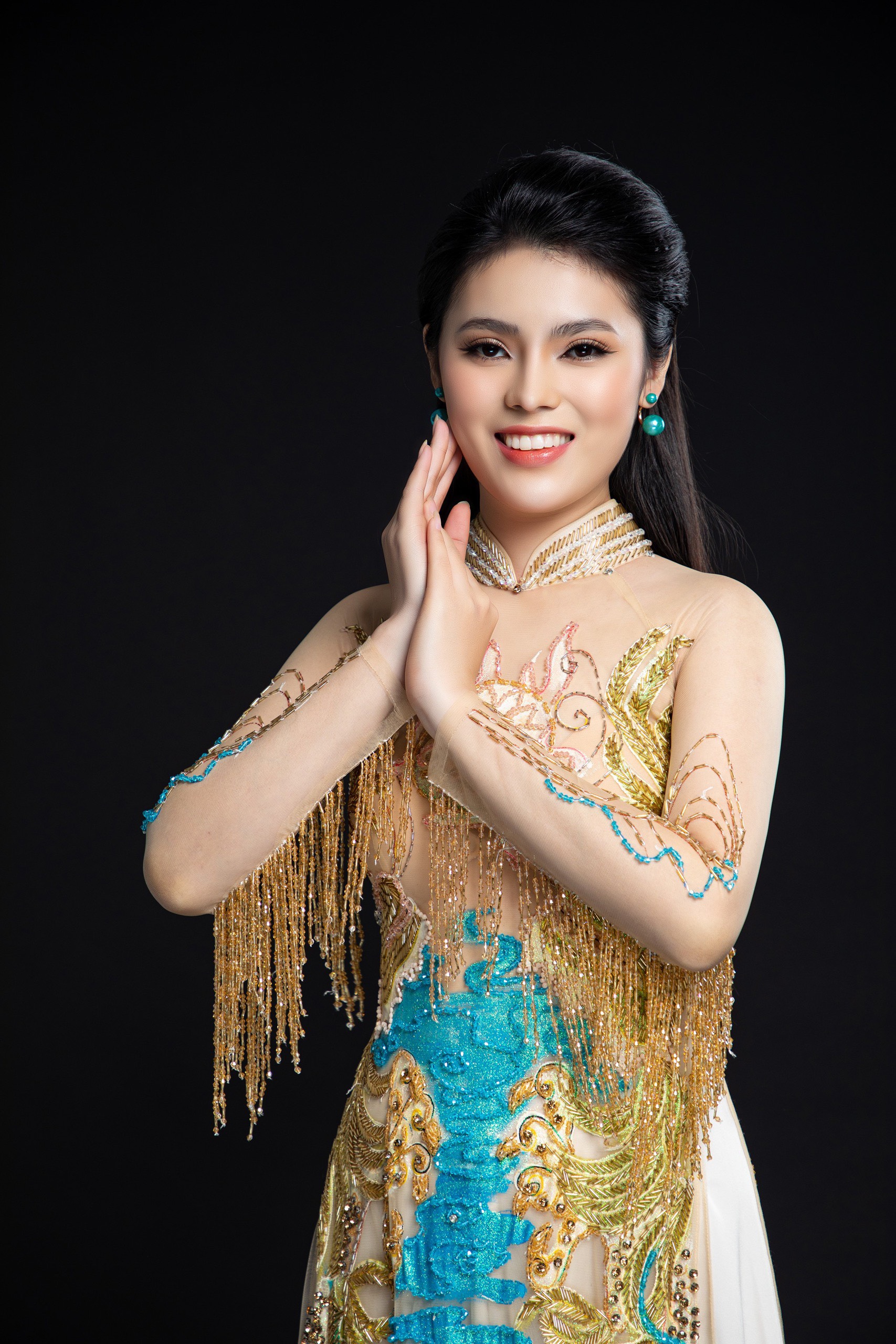 Hoa kh&ocirc;i Kim Anh khoe sắc với &aacute;o d&agrave;i d&aacute;ng hoa - Ảnh 4.