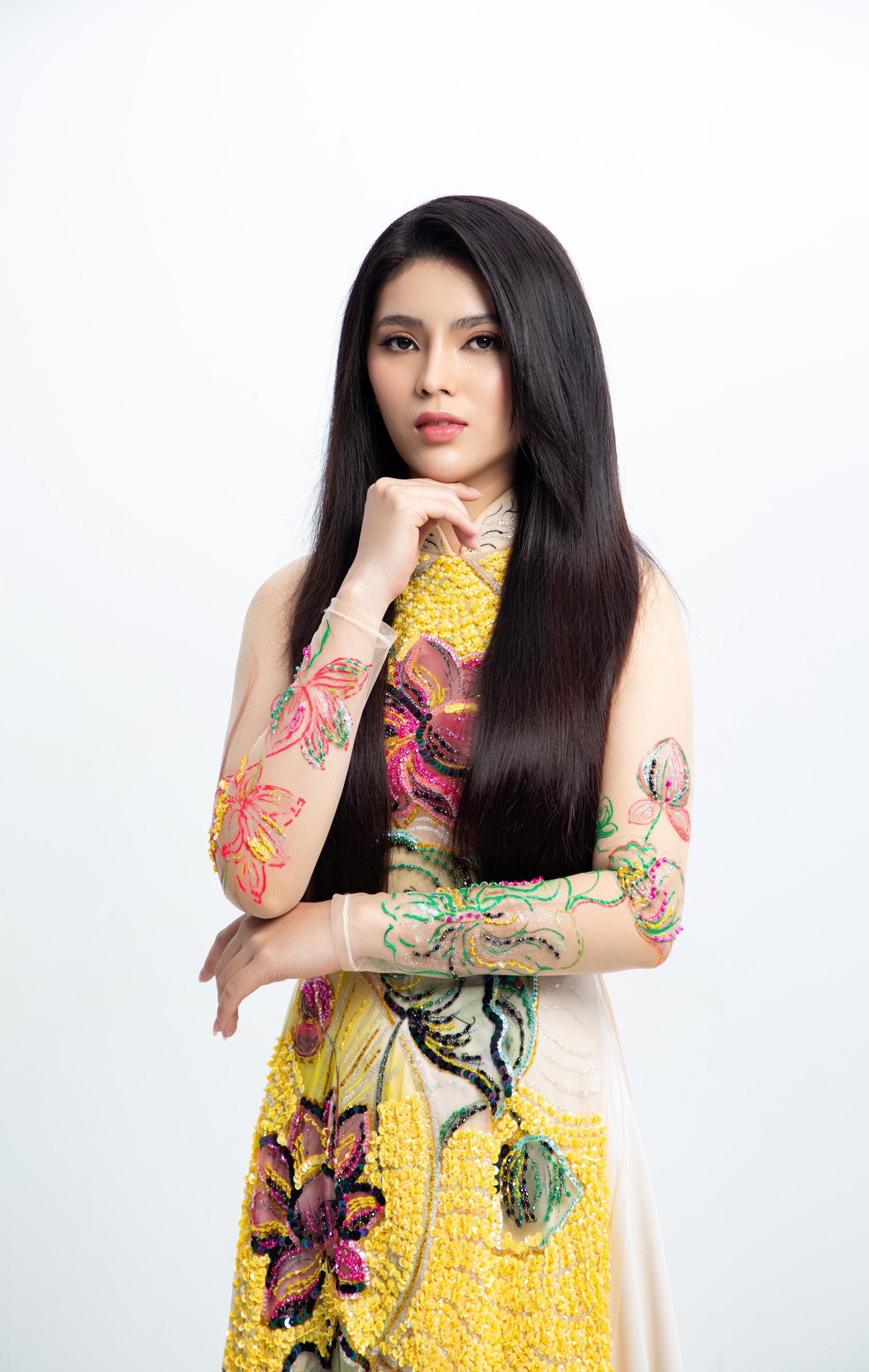 Hoa kh&ocirc;i Kim Anh khoe sắc với &aacute;o d&agrave;i d&aacute;ng hoa - Ảnh 2.