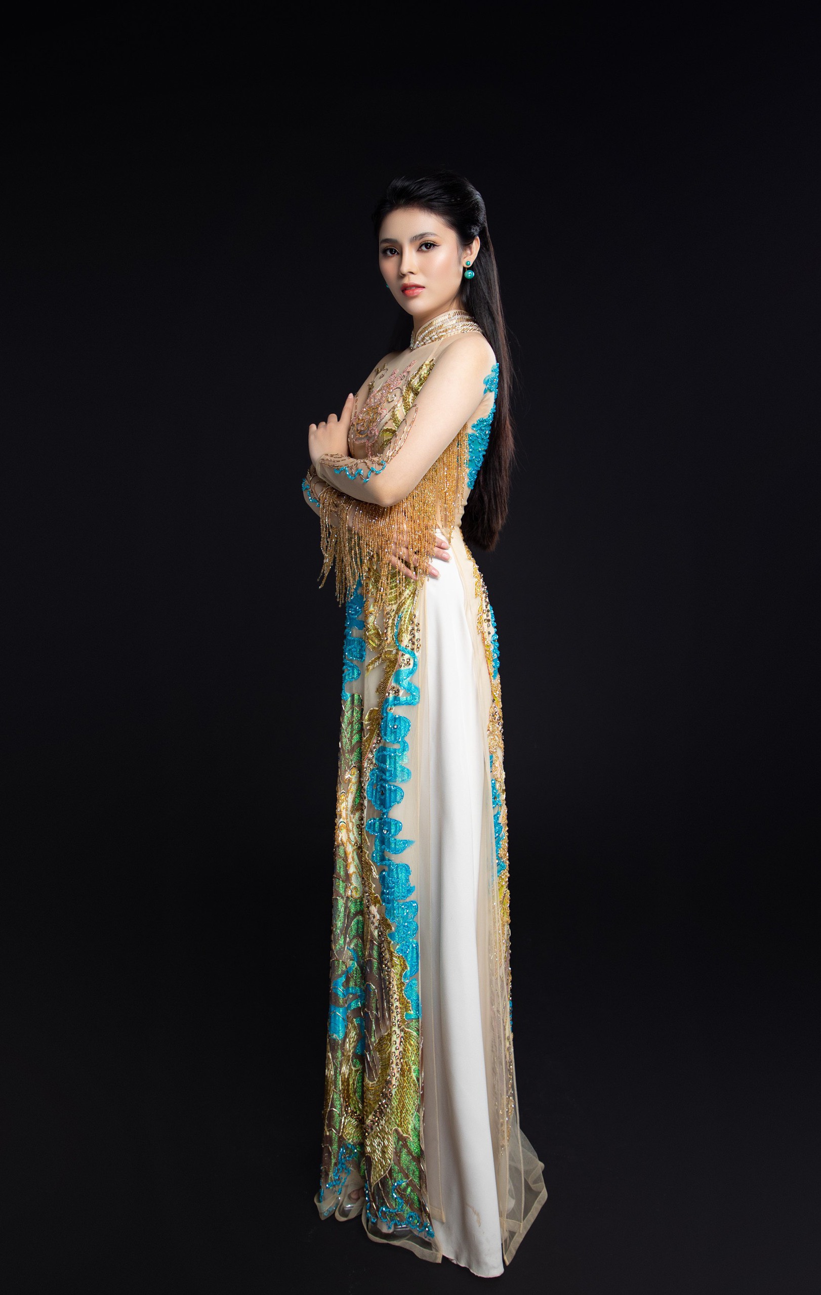 Hoa kh&ocirc;i Kim Anh khoe sắc với &aacute;o d&agrave;i d&aacute;ng hoa - Ảnh 1.