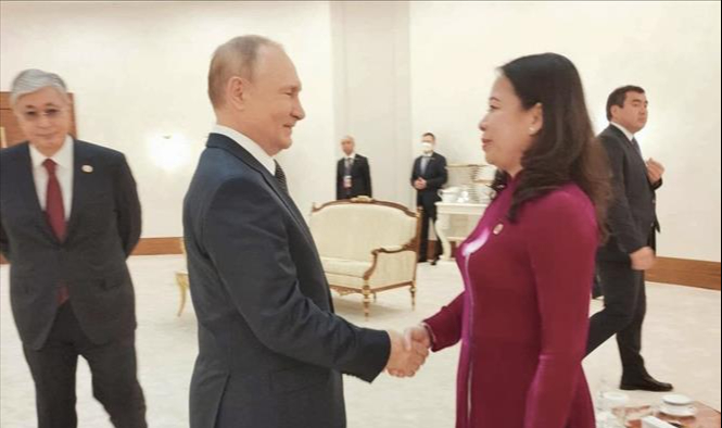 Phó Chủ tịch nước Võ Thị Ánh Xuân gặp Tổng thống Nga Vladimir Putin