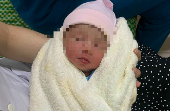 Bỏ rơi con và nhắn "mới 17 tuổi, còn đi học": Nườm nượp người xin nhận nuôi