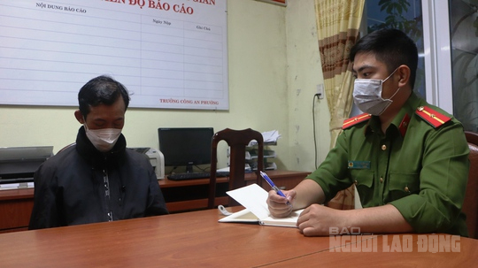 Bắt đối tượng dâm ô 2 học sinh tiểu học trong nhà vệ sinh - Ảnh 1.