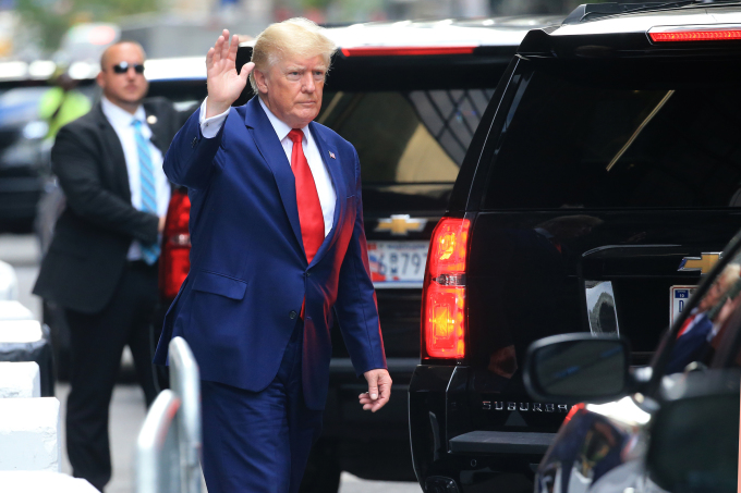 &ldquo;S&oacute;ng lớn&rdquo; tiếp tục tr&uacute;t xuống cựu Tổng thống Donald Trump - Ảnh 3.