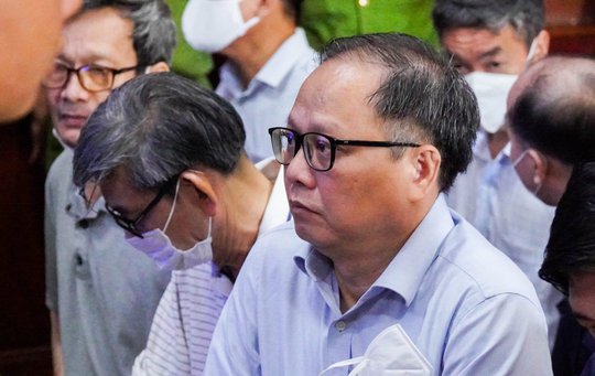 Bị cáo Tất Thành Cang đưa ra 3 kiến nghị, bật khóc khi nói về đồng phạm - Ảnh 2.