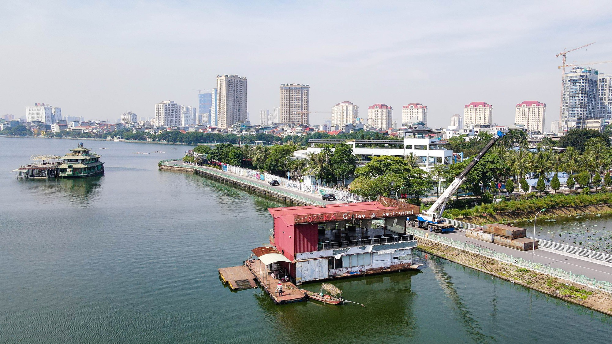 Ph&aacute; dỡ những chiếc du thuyền cuối c&ugrave;ng ở hồ T&acirc;y - Ảnh 3.