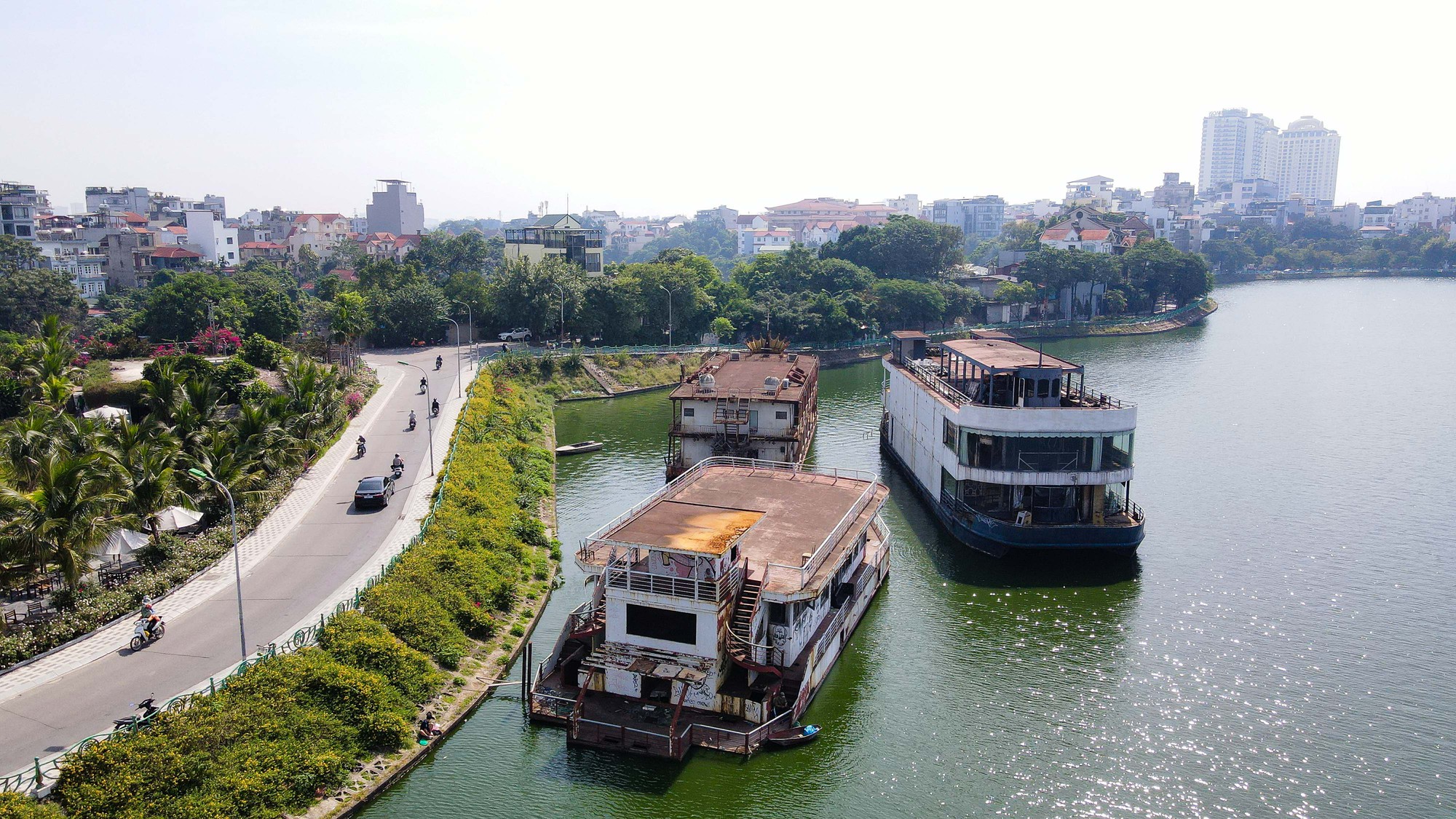 Ph&aacute; dỡ những chiếc du thuyền cuối c&ugrave;ng ở hồ T&acirc;y - Ảnh 14.