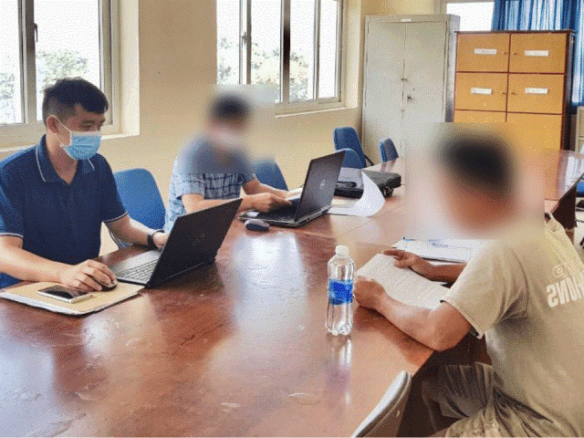 Công an tiếp tục làm việc với 4 người đăng sai về Ngân hàng SCB - Ảnh 1.