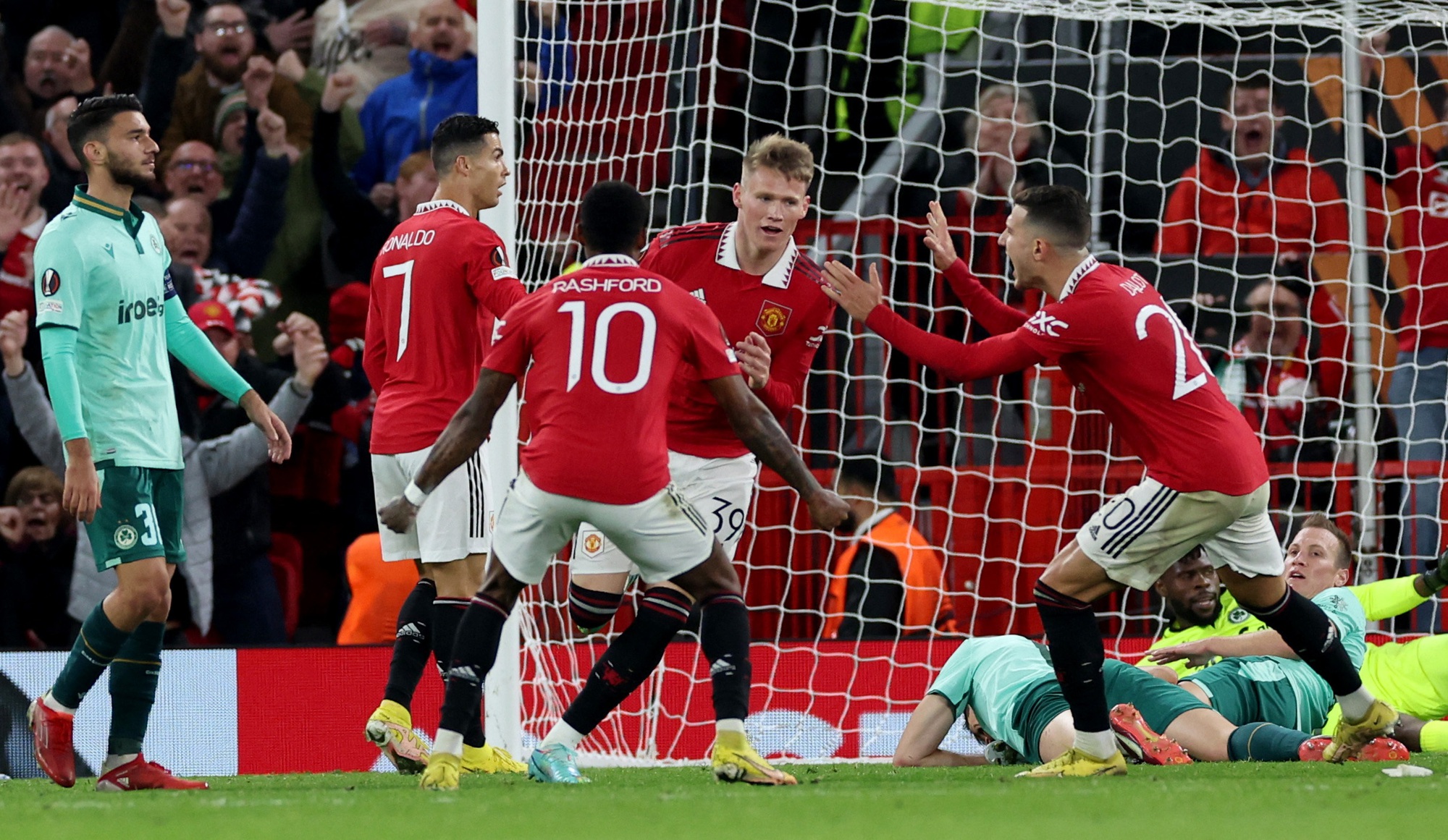 Tấn công điên cuồng, Man United thắng nhọc "tí hon" Omonia phút 90+3