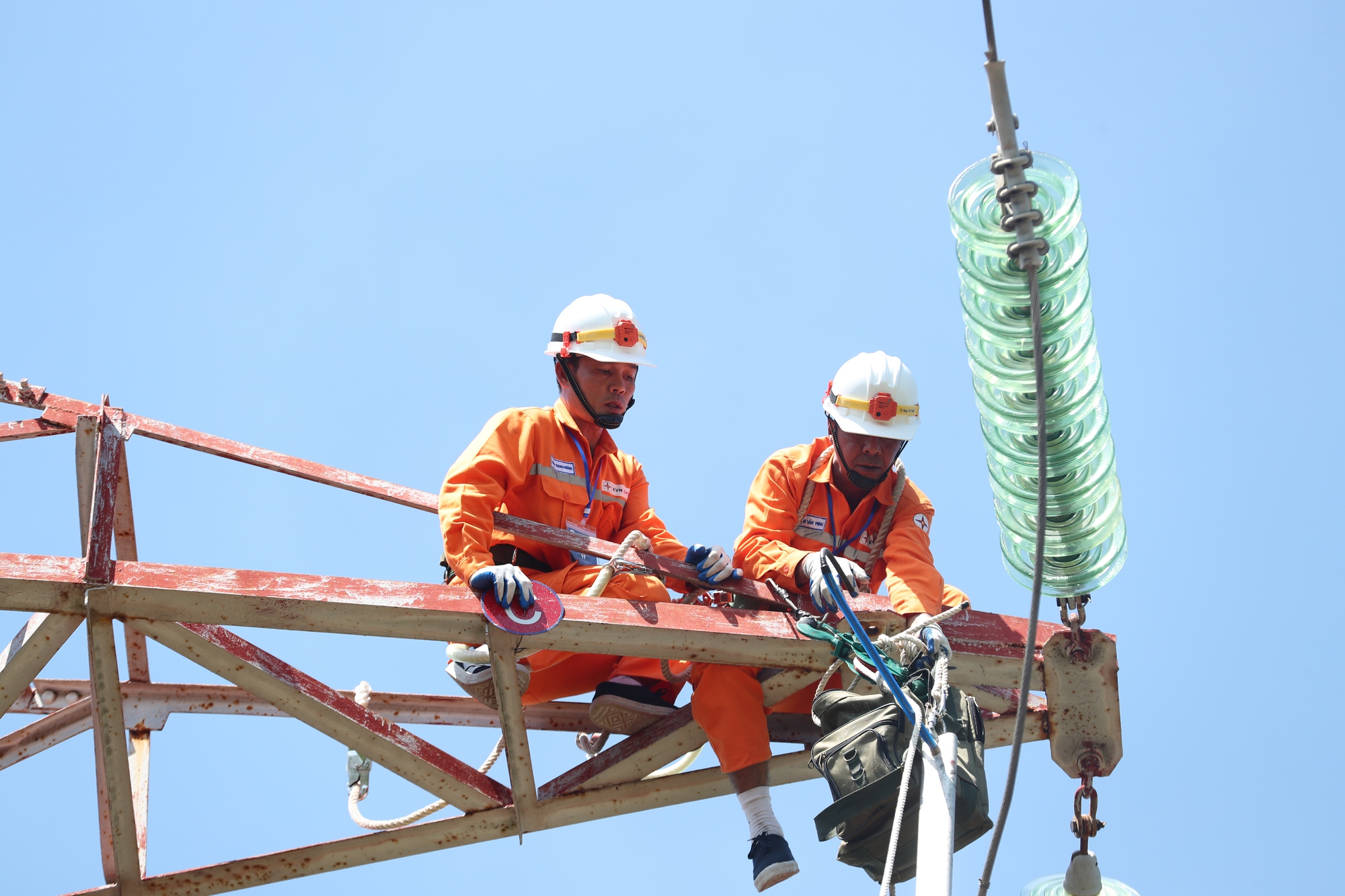 Thợ điện cả nước tranh tài ở Quảng Ninh, 65 cá nhân đoạt giải cao