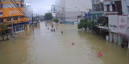 Ph&aacute;t hiện thi thể người đ&agrave;n &ocirc;ng tr&ocirc;i tr&ecirc;n s&ocirc;ng Hương - Ảnh 4.