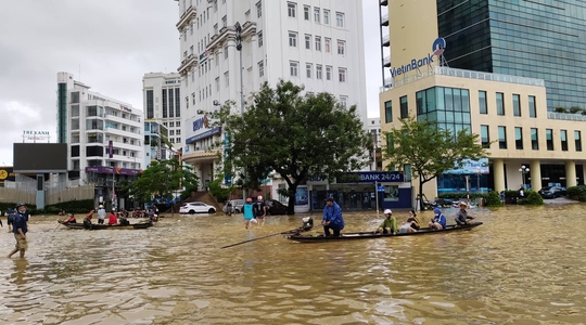 Thừa Thiên - Huế: Gần 20.000 nhà bị ngập, thủy điện tăng lưu lượng xả lũ - Ảnh 2.