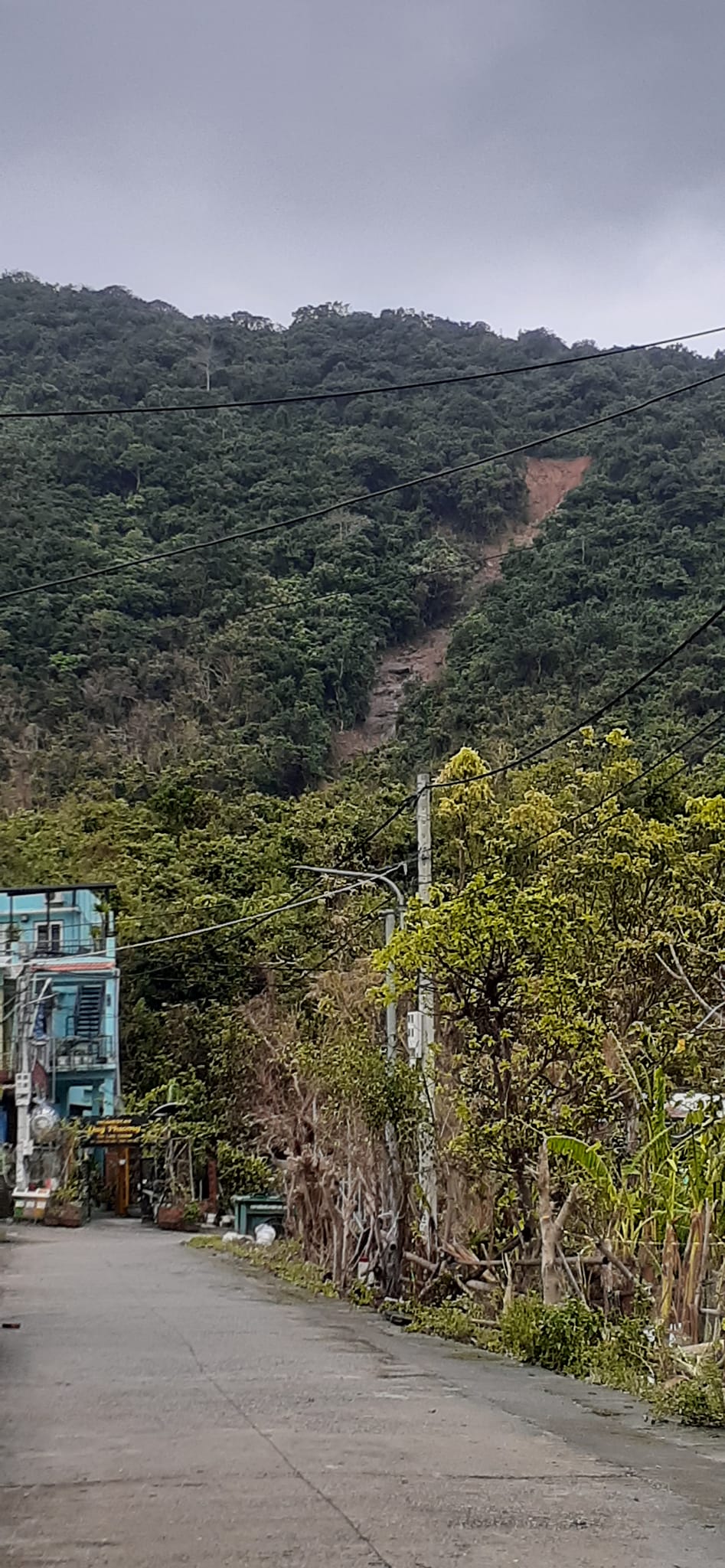 Vùng rốn lũ Quảng Nam ngập sâu, 1 cháu bé chết đuối - Ảnh 12.