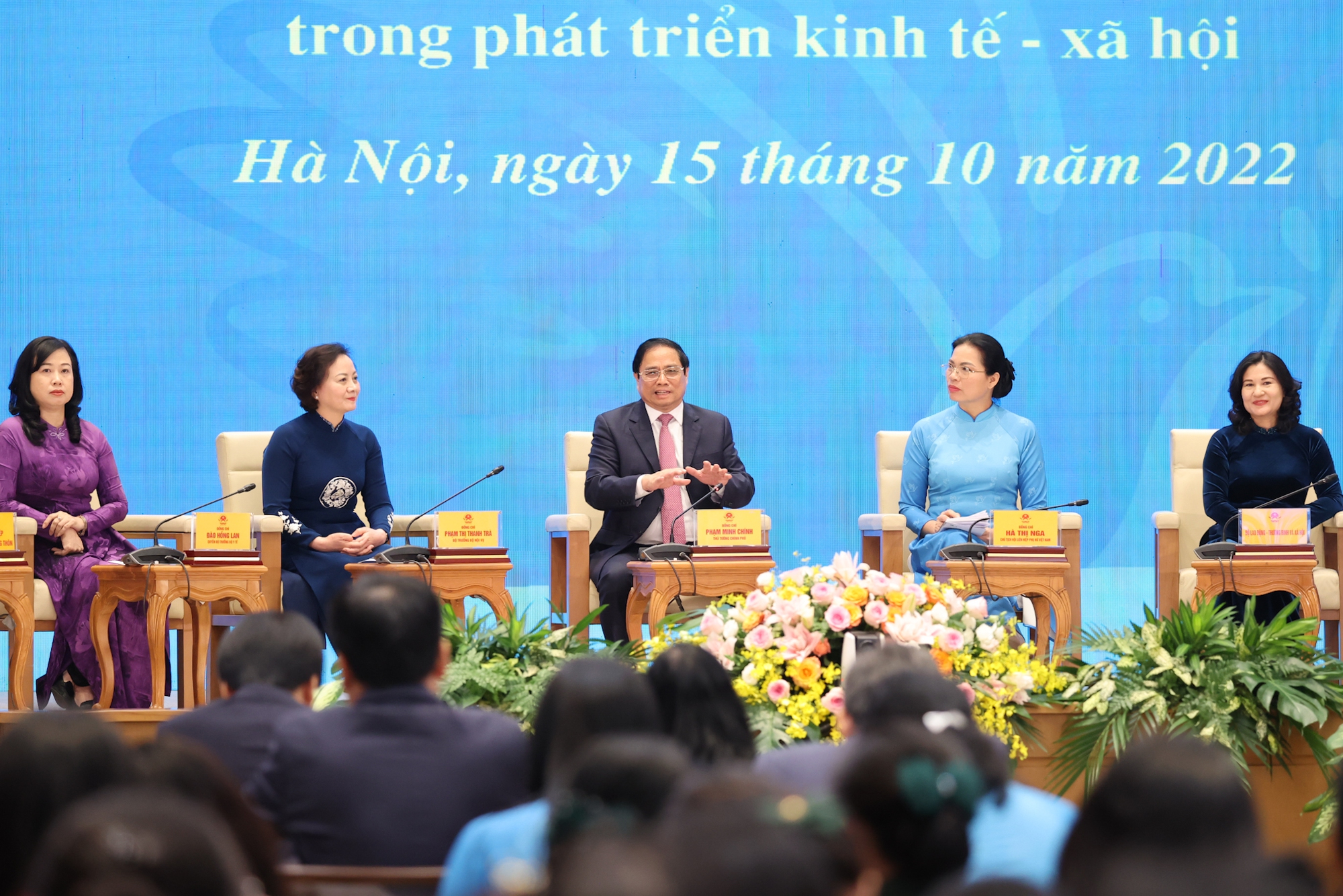 Có cơ chế đặc thù cho cán bộ nữ ở các thành phố lớn