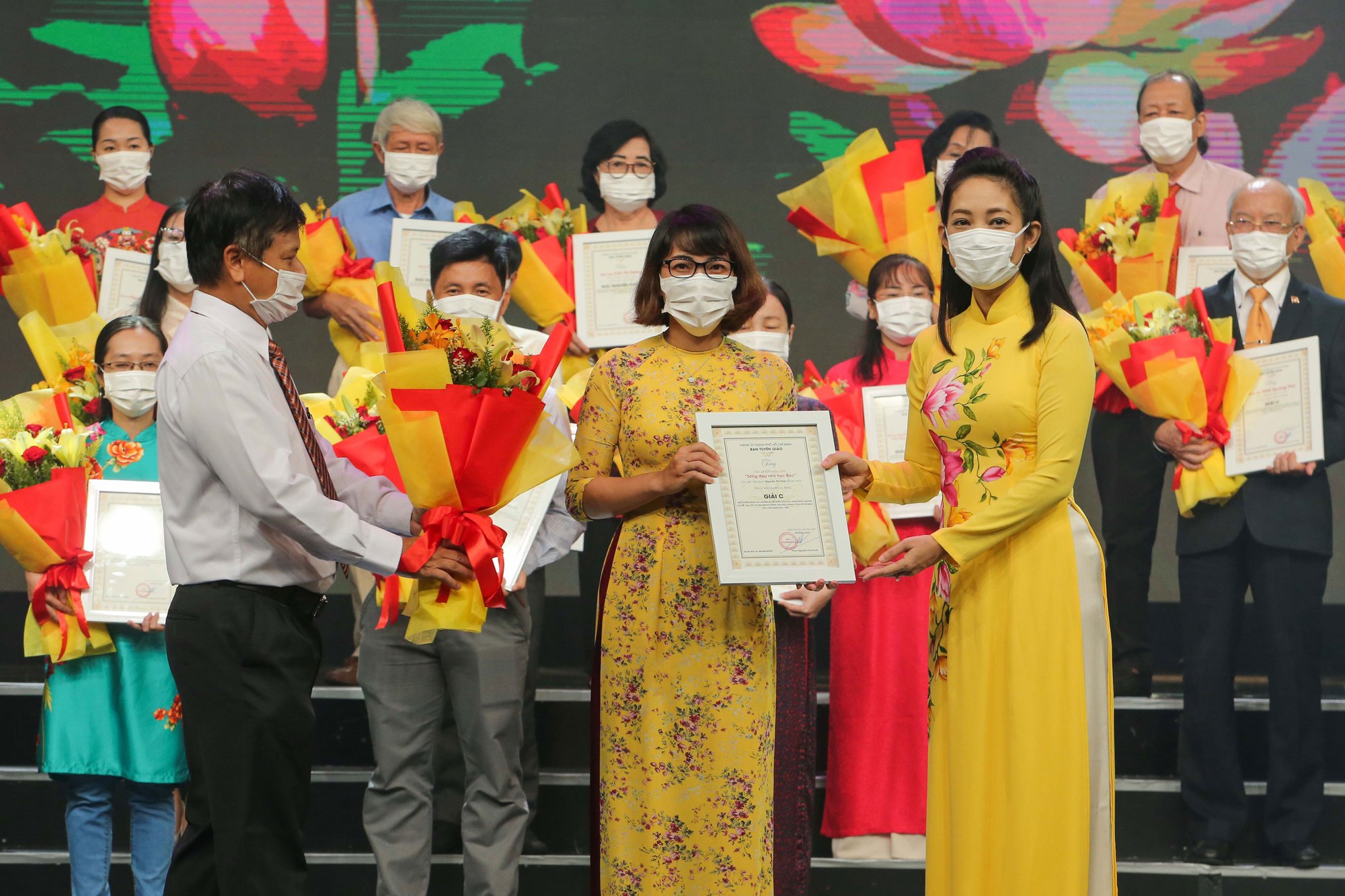 "Văn hóa còn, dân tộc còn" - khẩu hiệu không cũ!
