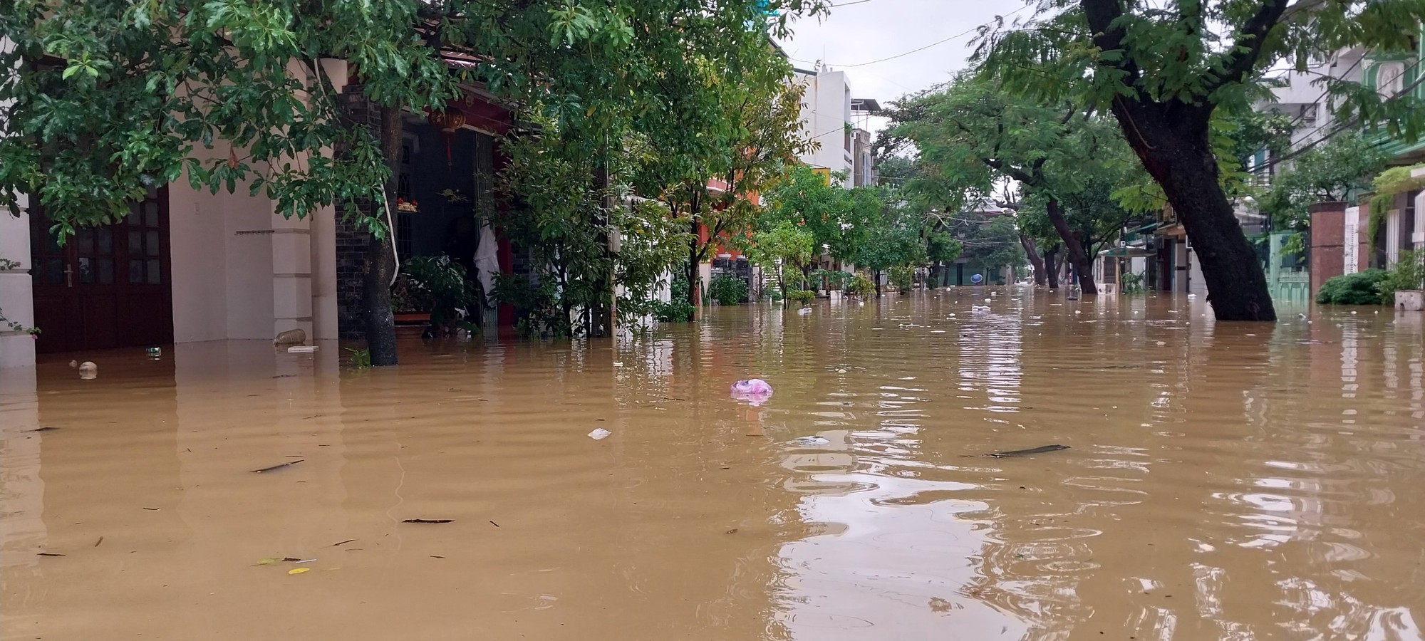 Ph&aacute;t hiện thi thể người đ&agrave;n &ocirc;ng tr&ocirc;i tr&ecirc;n s&ocirc;ng Hương - Ảnh 8.