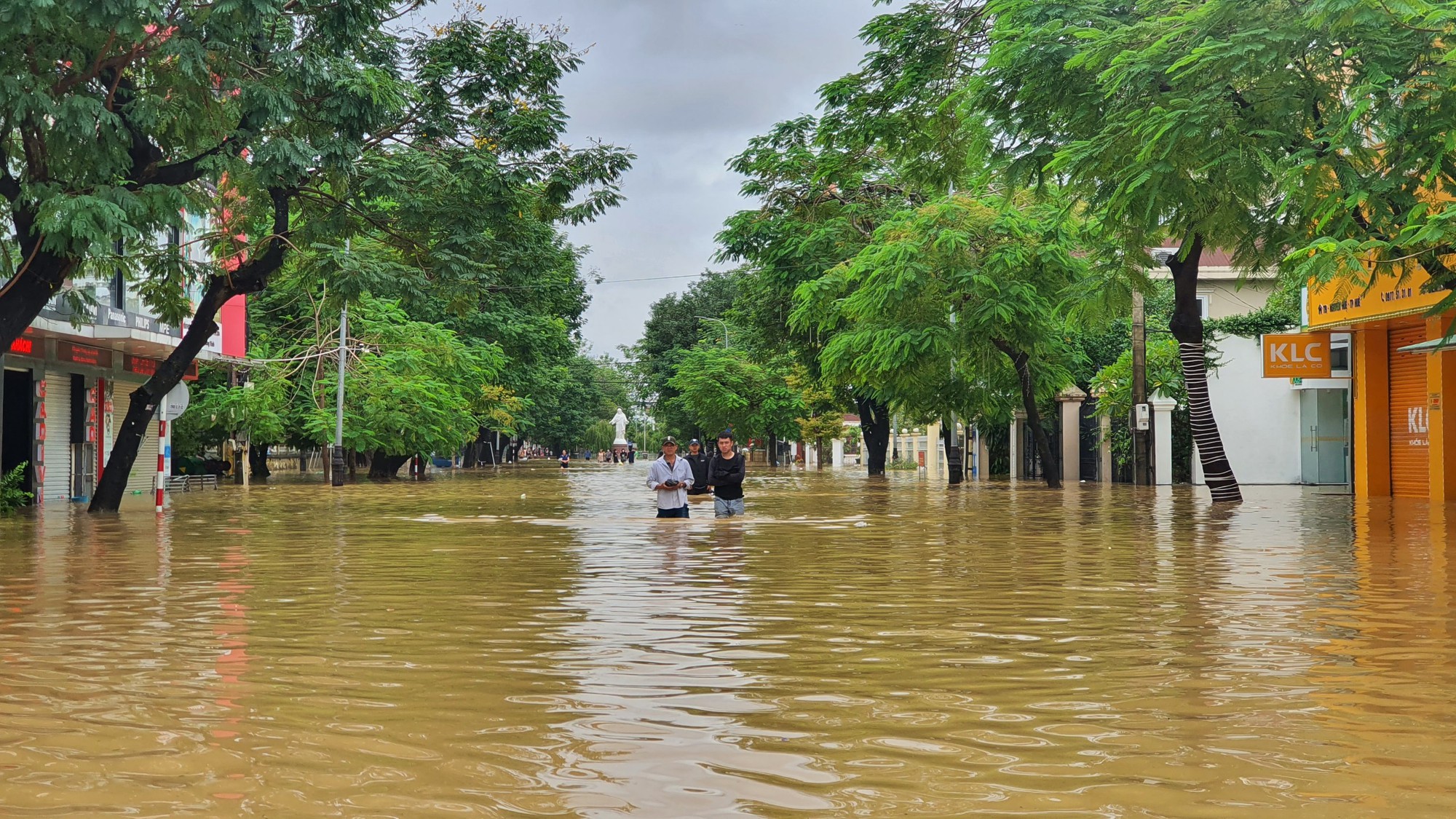 Ph&aacute;t hiện thi thể người đ&agrave;n &ocirc;ng tr&ocirc;i tr&ecirc;n s&ocirc;ng Hương - Ảnh 6.