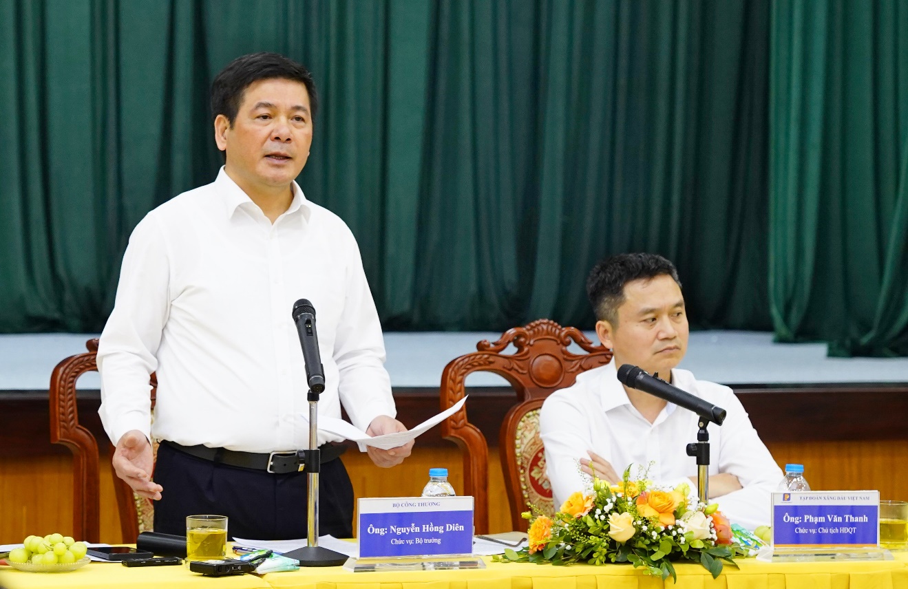 Nhiều cây xăng đóng cửa, Bộ trưởng Bộ Công Thương kiểm tra tổng kho xăng dầu - Ảnh 1.
