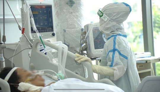 Số ca mắc COVID-19 giảm mạnh, vì sao tử vong vẫn cao?