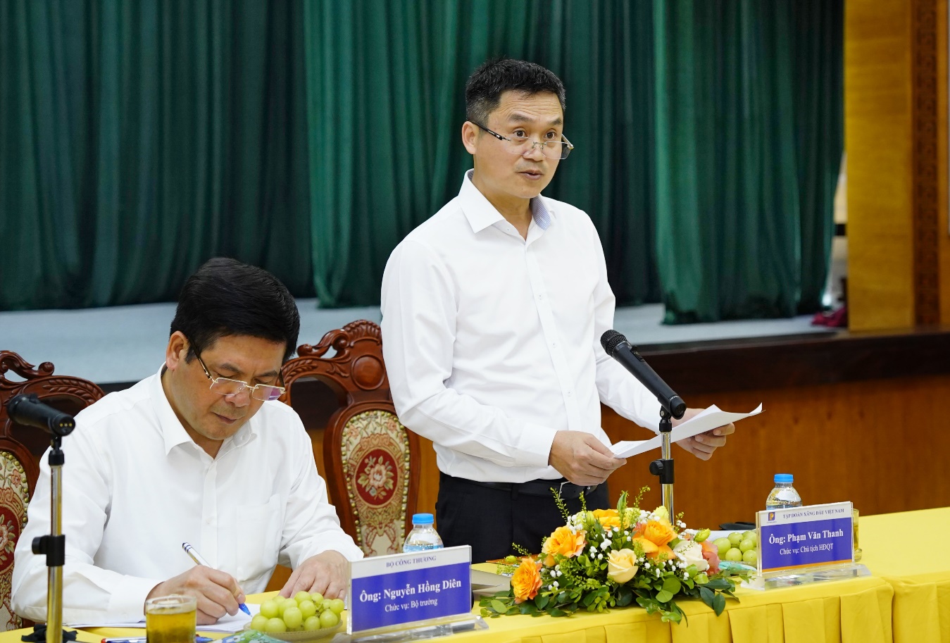 Nhiều cây xăng đóng cửa, Bộ trưởng Bộ Công Thương kiểm tra tổng kho xăng dầu - Ảnh 2.