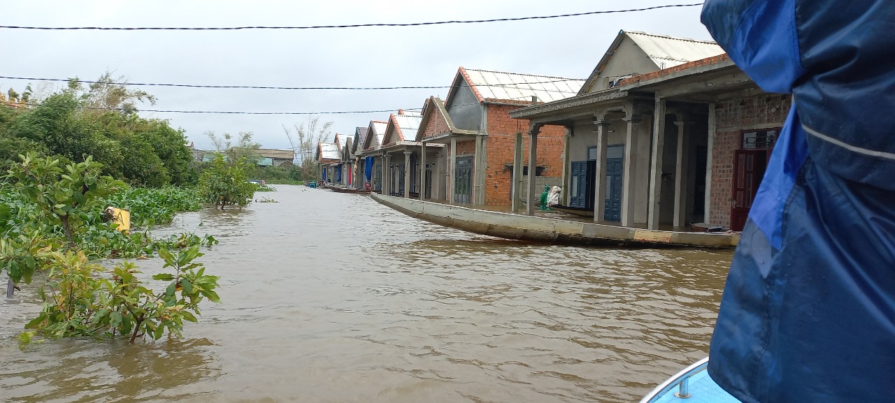 Ph&aacute;t hiện thi thể người đ&agrave;n &ocirc;ng tr&ocirc;i tr&ecirc;n s&ocirc;ng Hương - Ảnh 14.